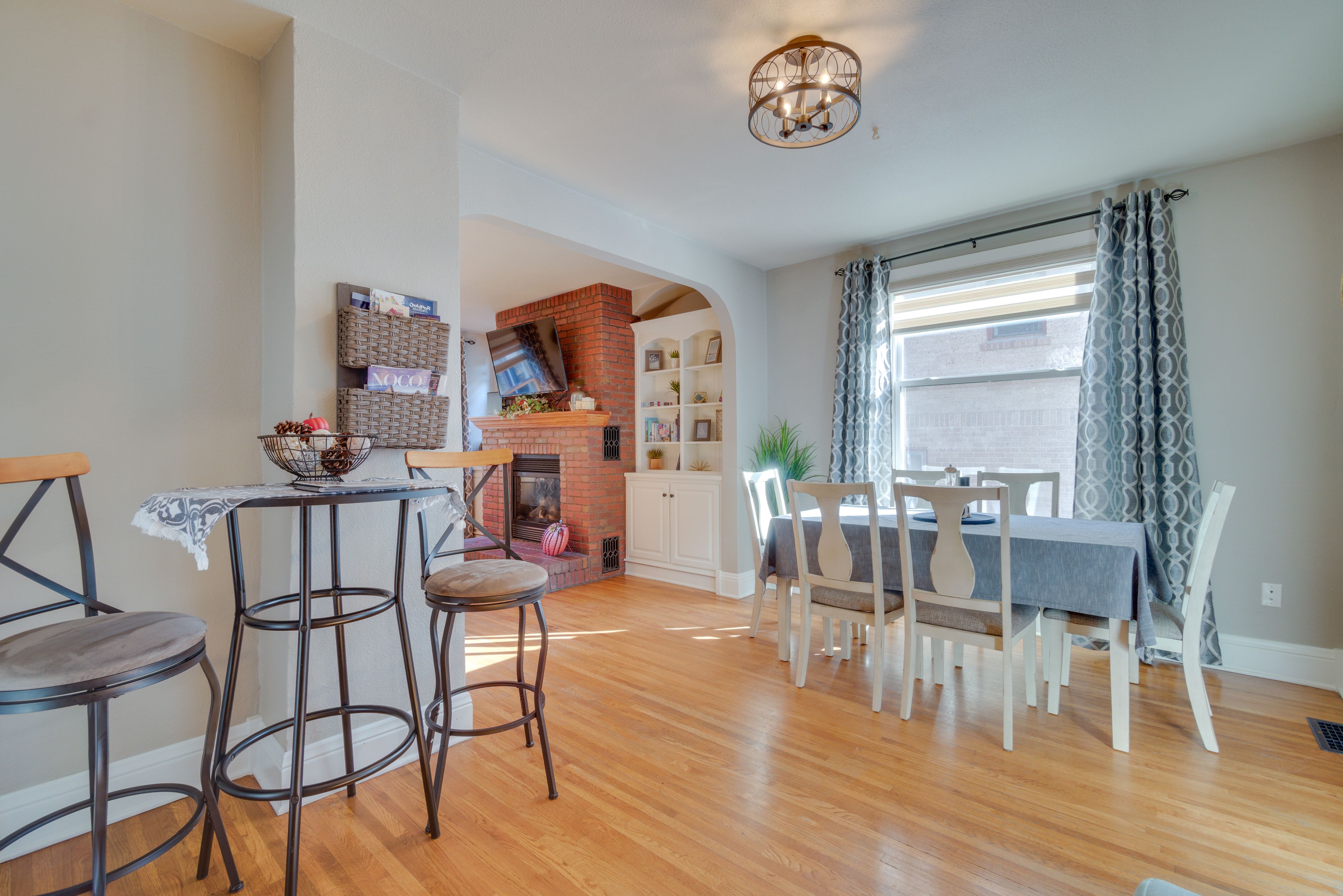 Dining Table | Dishware & Flatware Provided