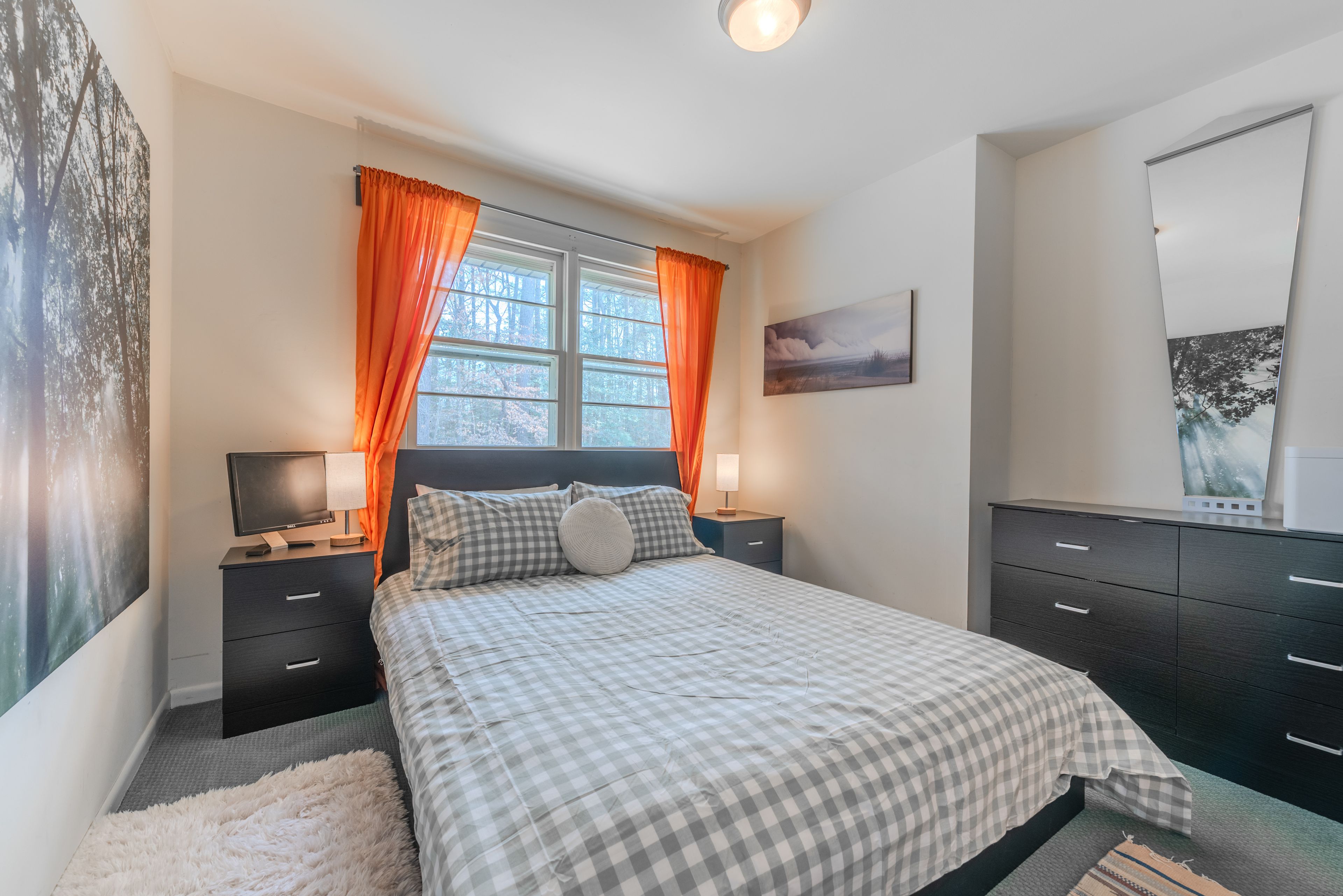 Bedroom 1 | Queen Bed