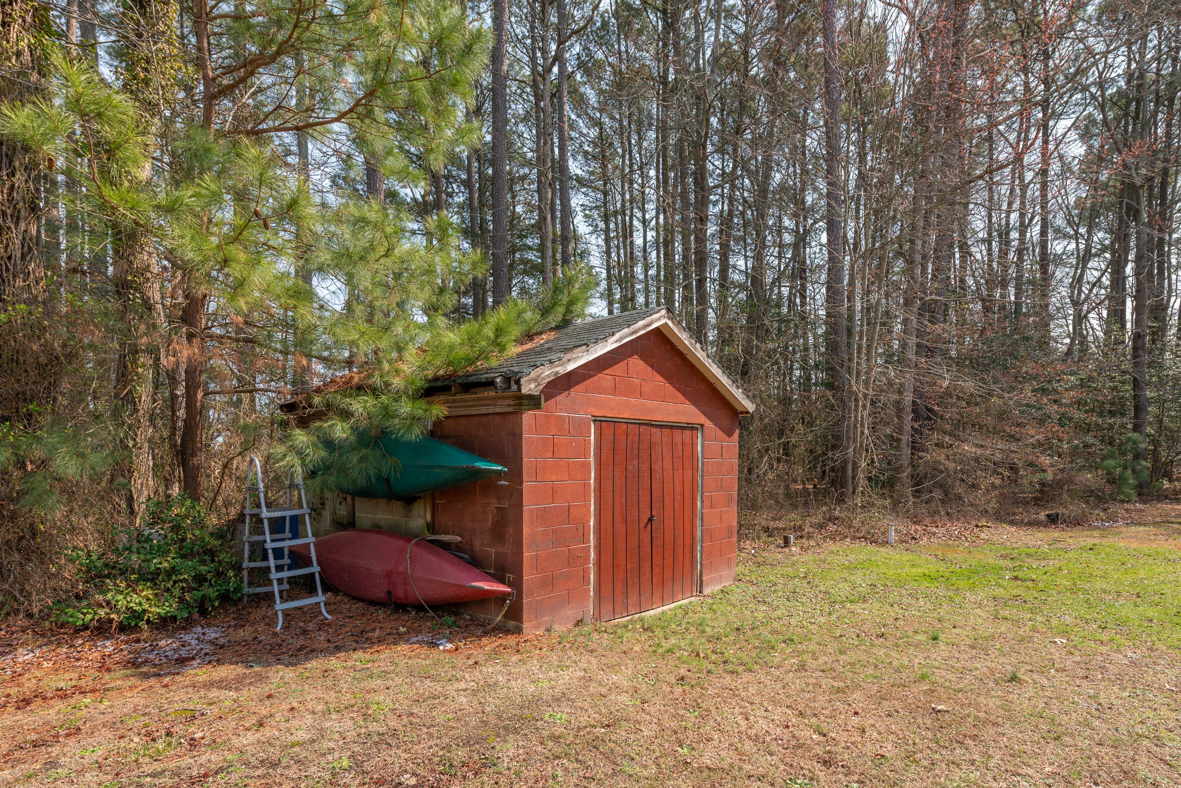 Private Yard | Kayak, Paddles & Lifejackets Provided