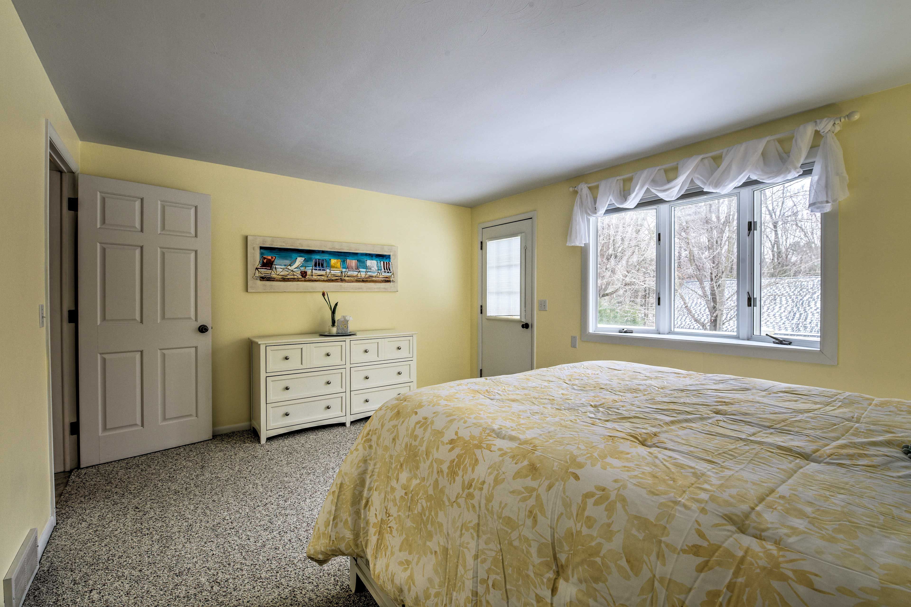Clean linens will be supplied on all beds.