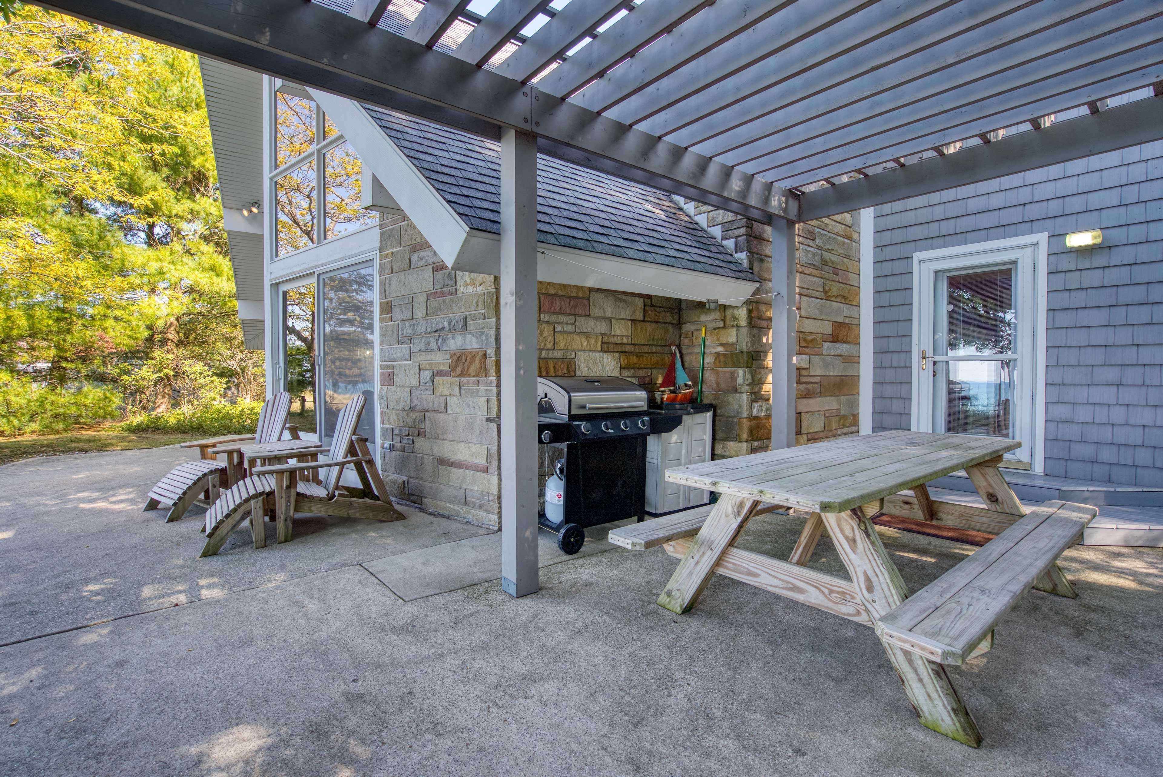Step into paradise outside, where you can find a picnic table and gas grill.