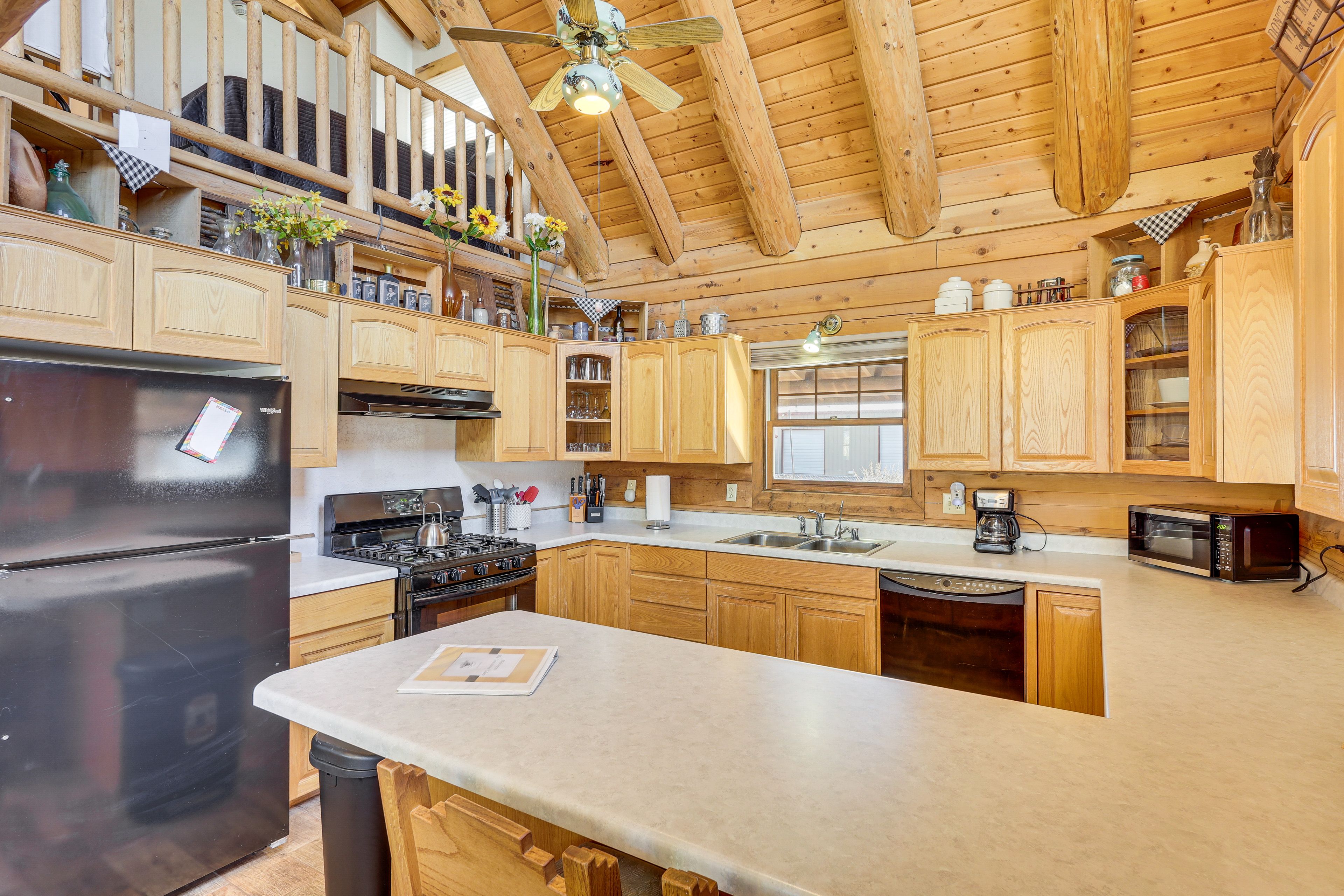 Kitchen | 2-Person Breakfast Bar
