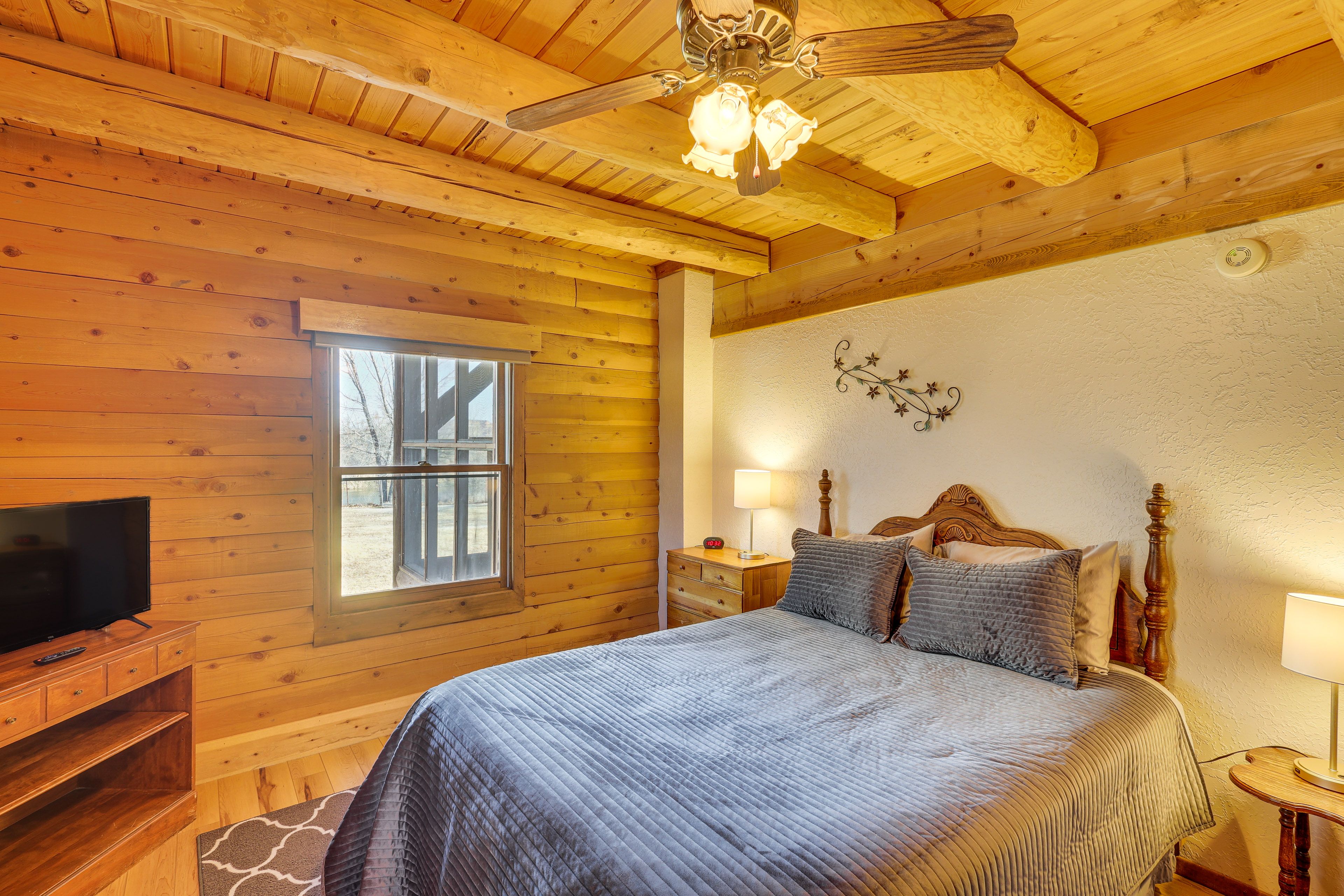 Bedroom 2 | Queen Bed