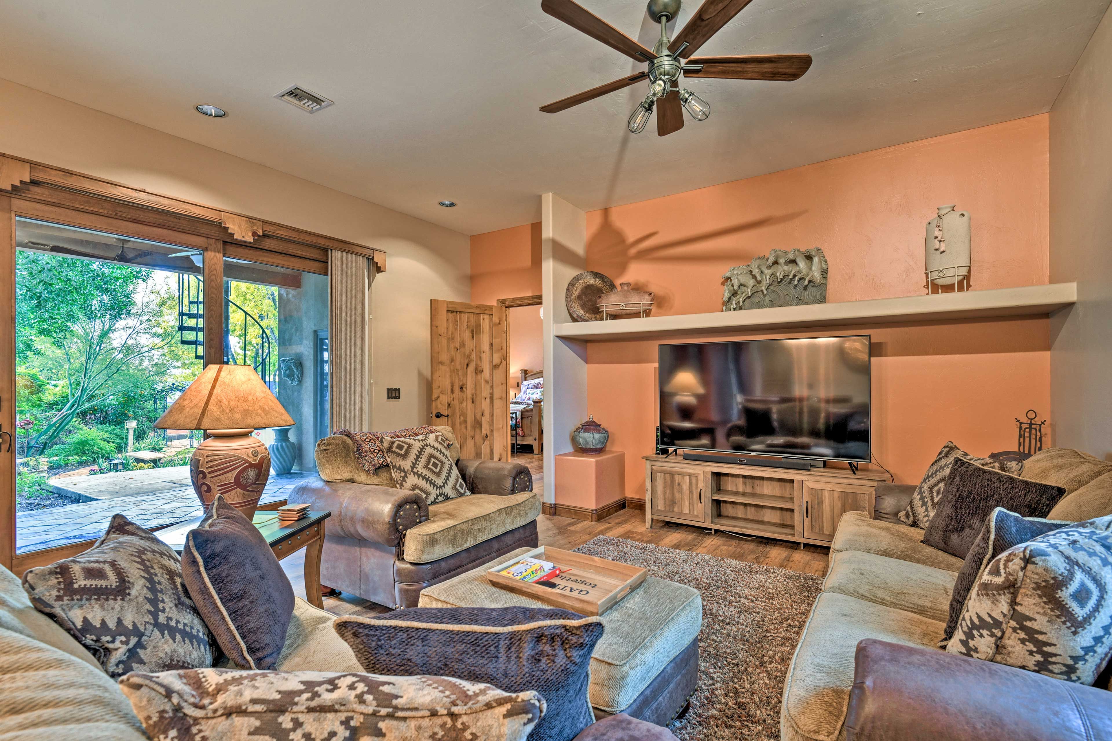 Living Room | Smart TV