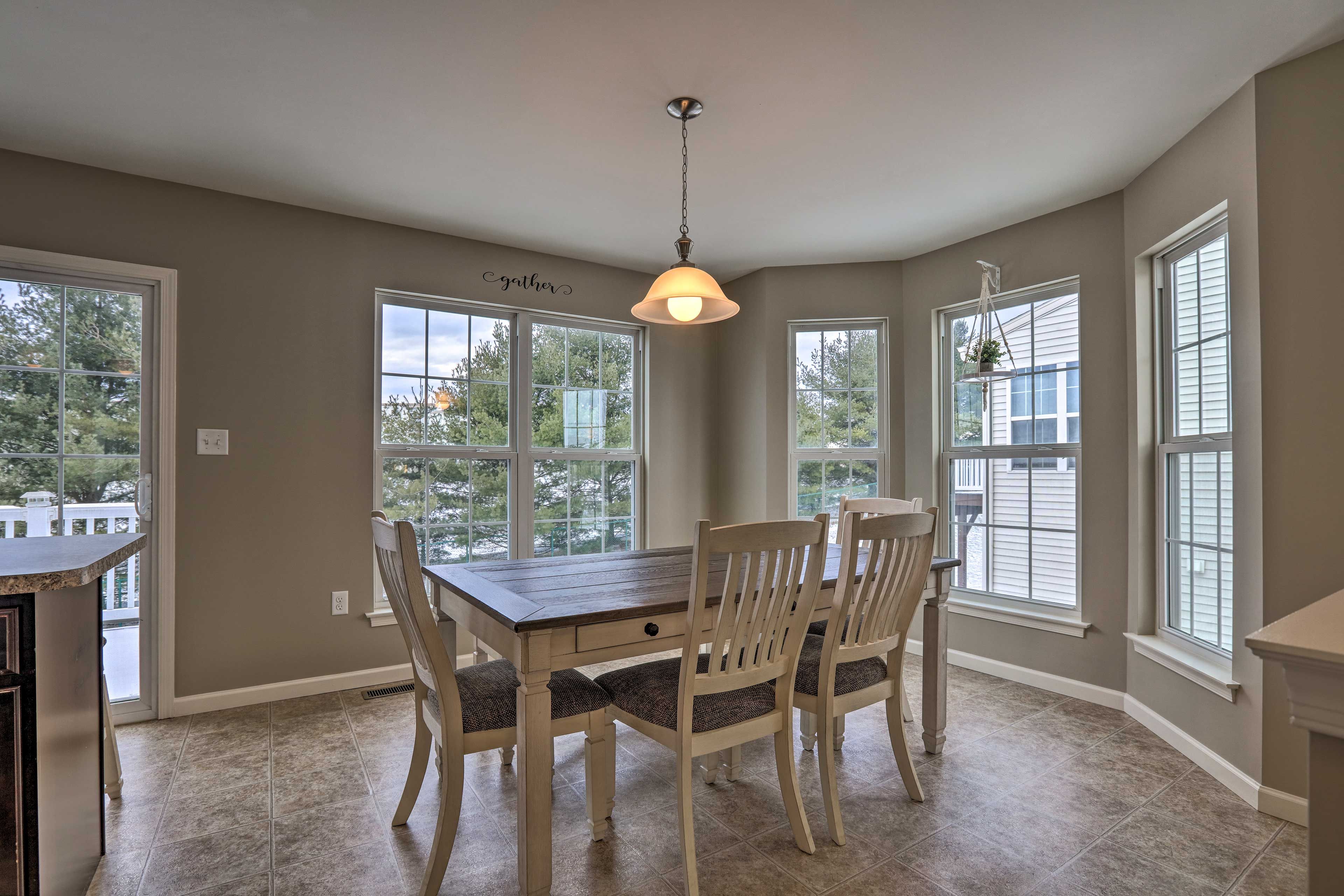 Dining Space | Dishware/Flatware | Main Level