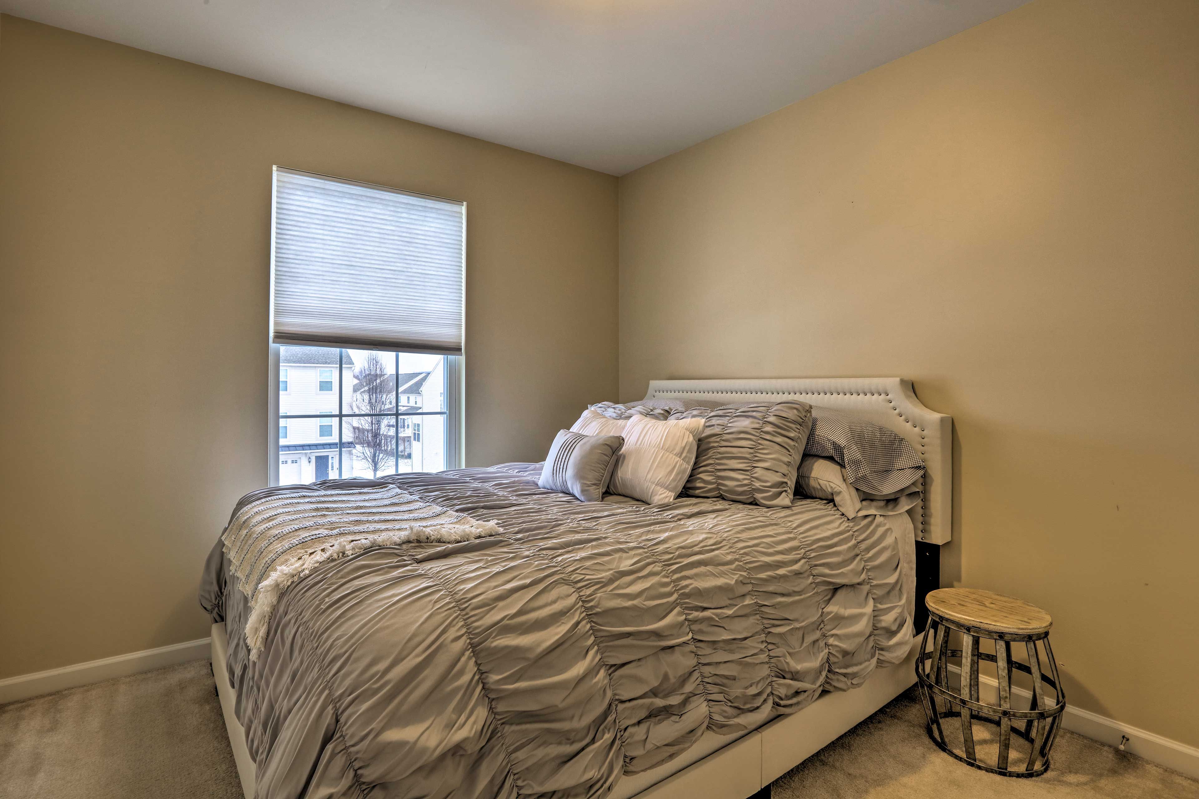Bedroom 2 | Queen Bed | Upper Level