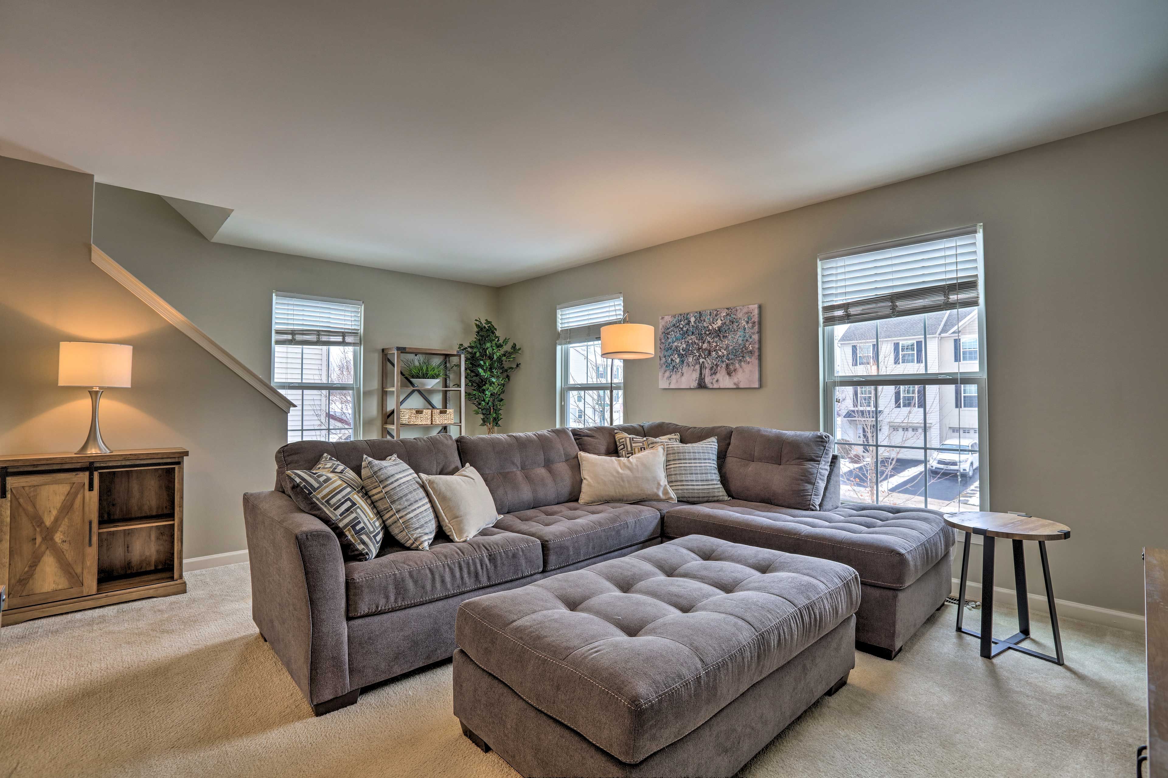 Living Room | Free WiFi | Cable TV | Central A/C & Heat | Main Level
