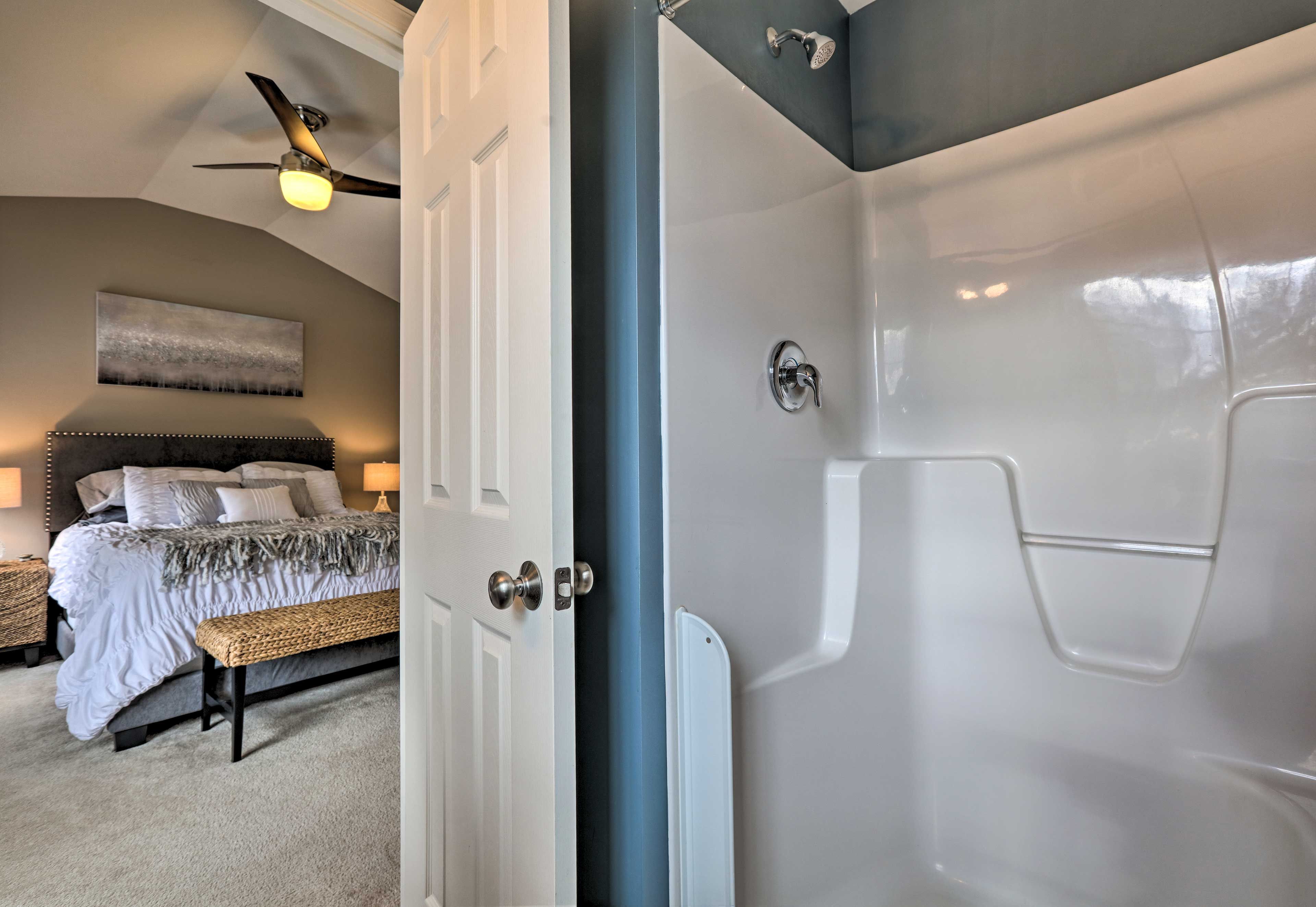 En-Suite Bathroom | Towels Provided | Upper Level