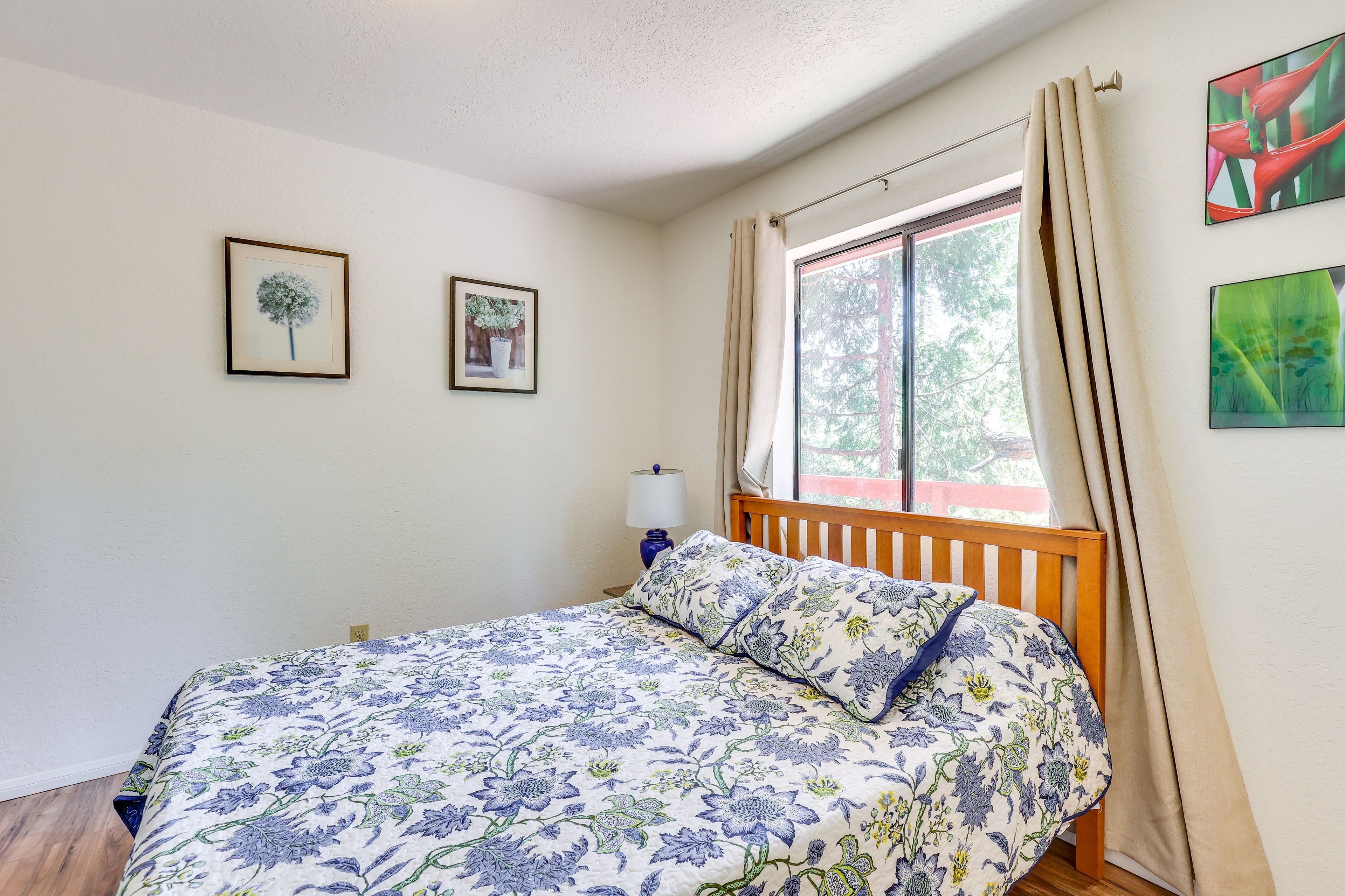 Bedroom 3 | Queen Bed
