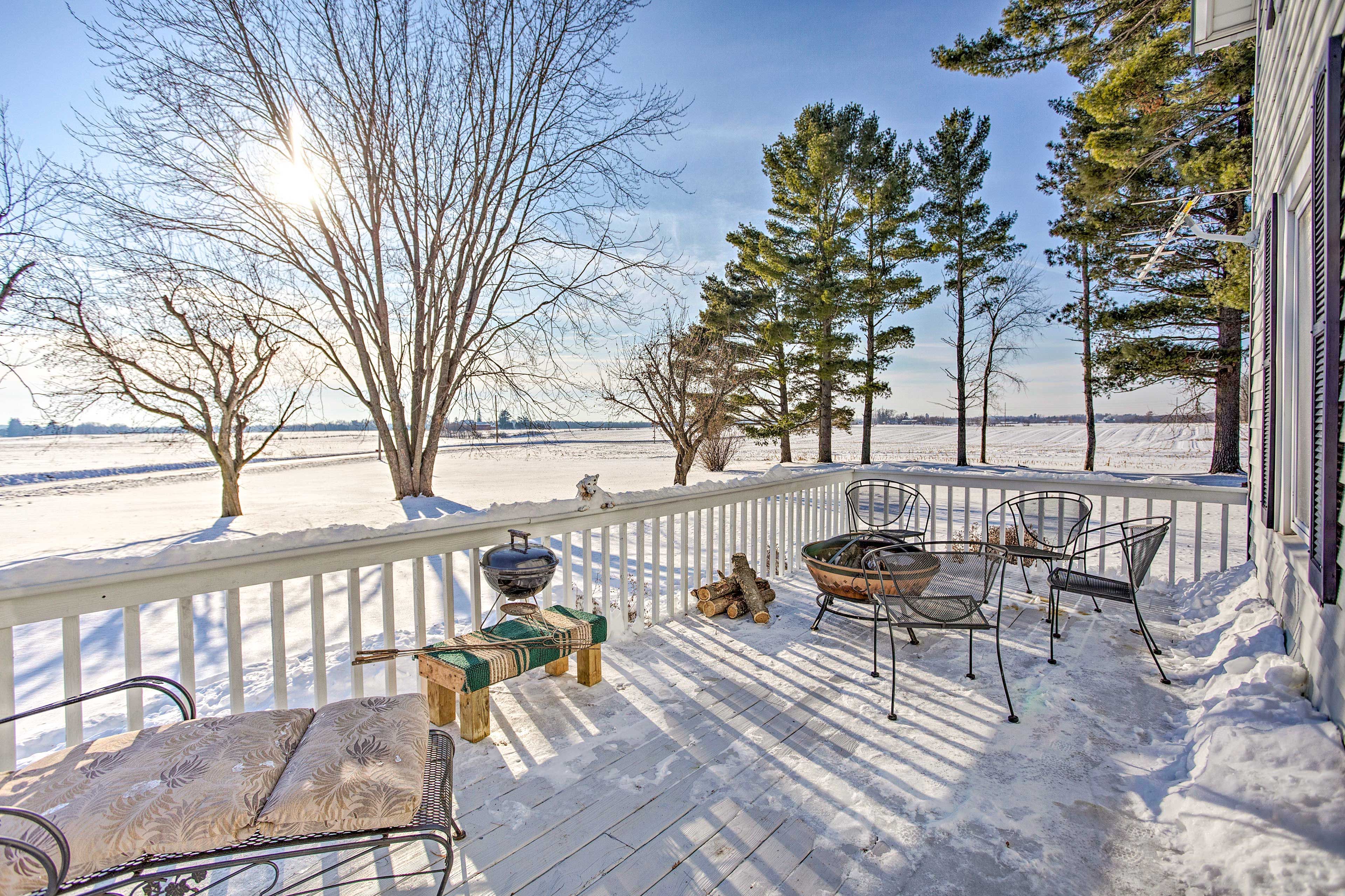 Furnished Deck | Charcoal Grill | Fire Pit