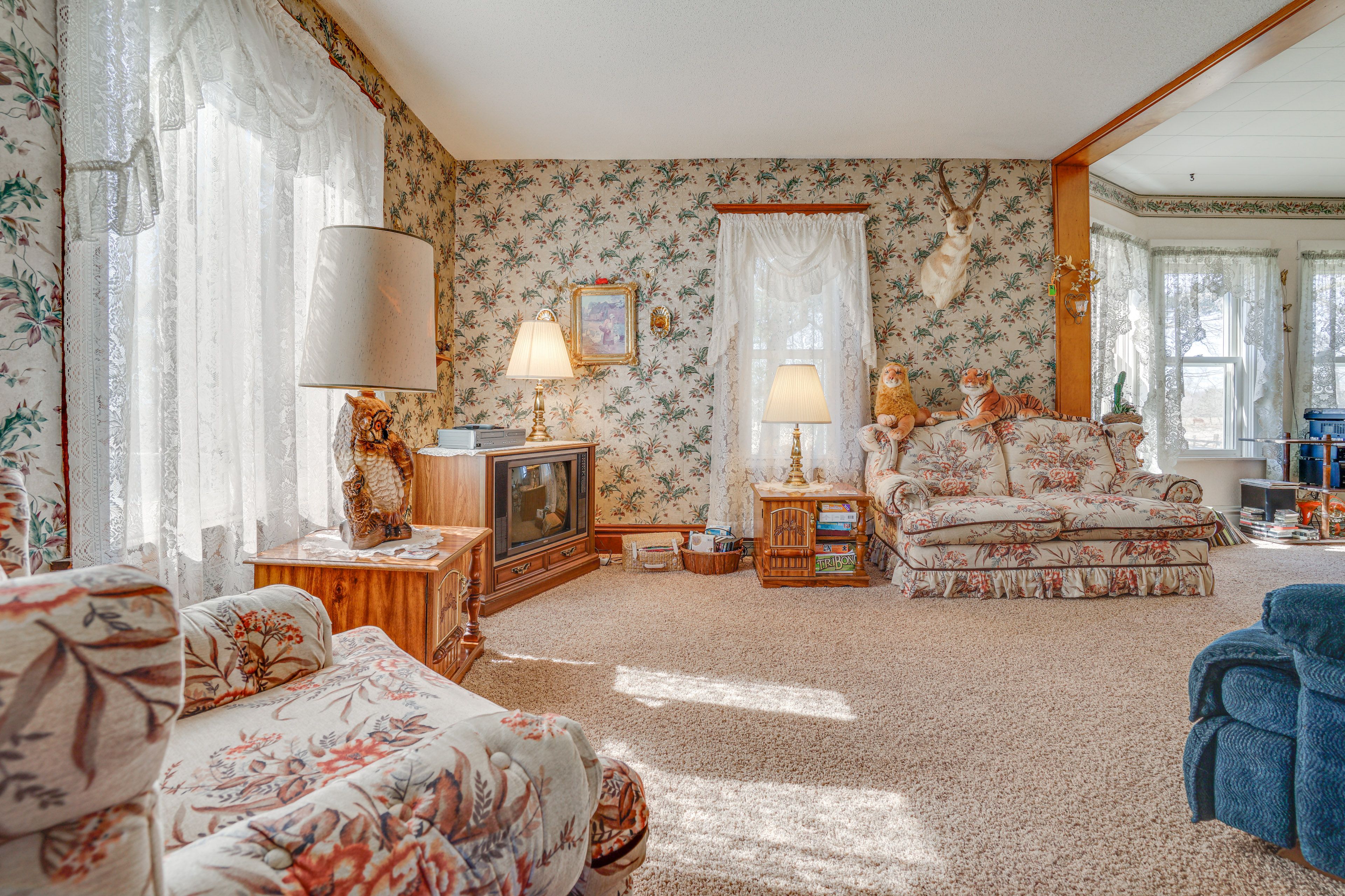 Living Room | Central Heating | Window A/C