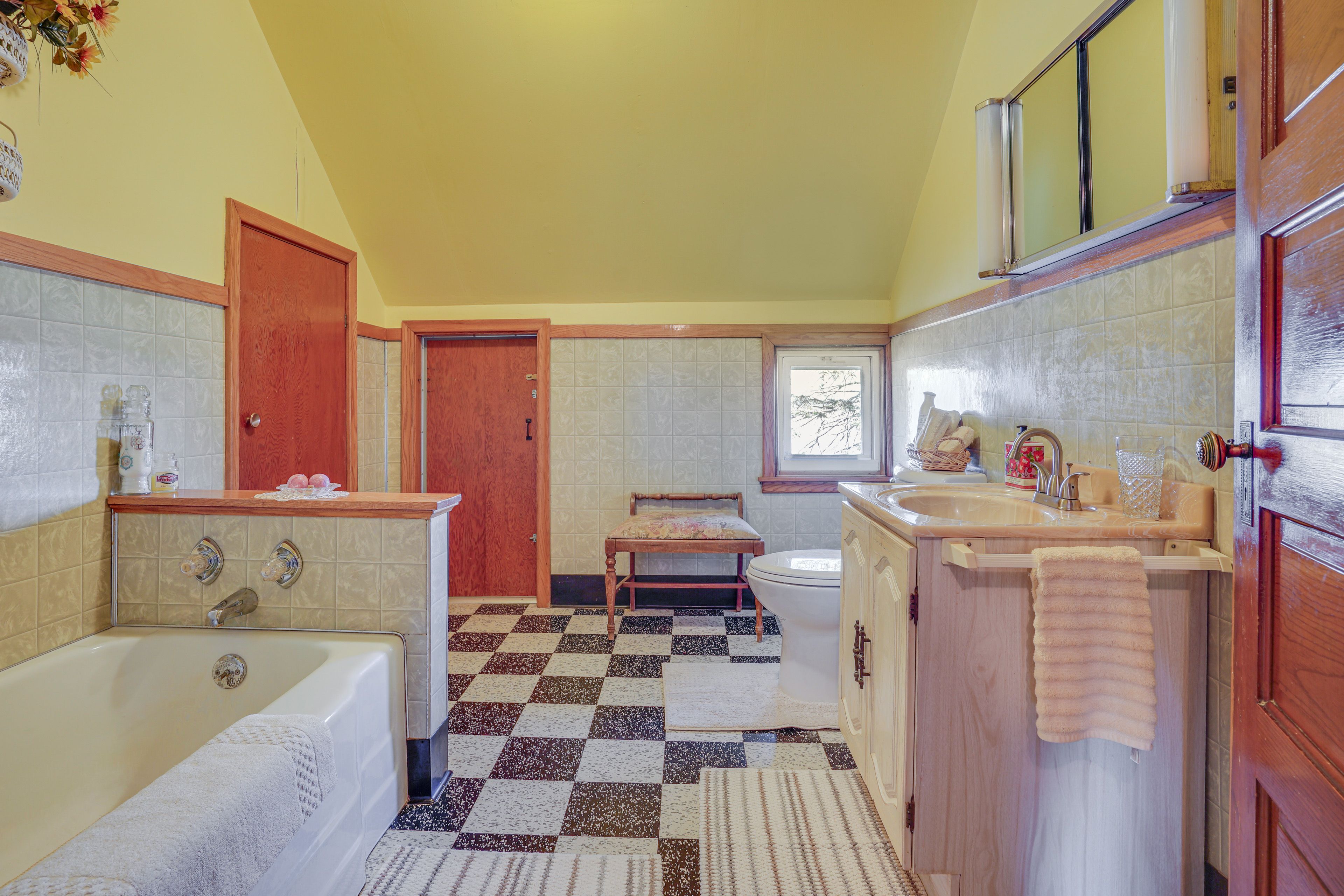 Full Bathroom
