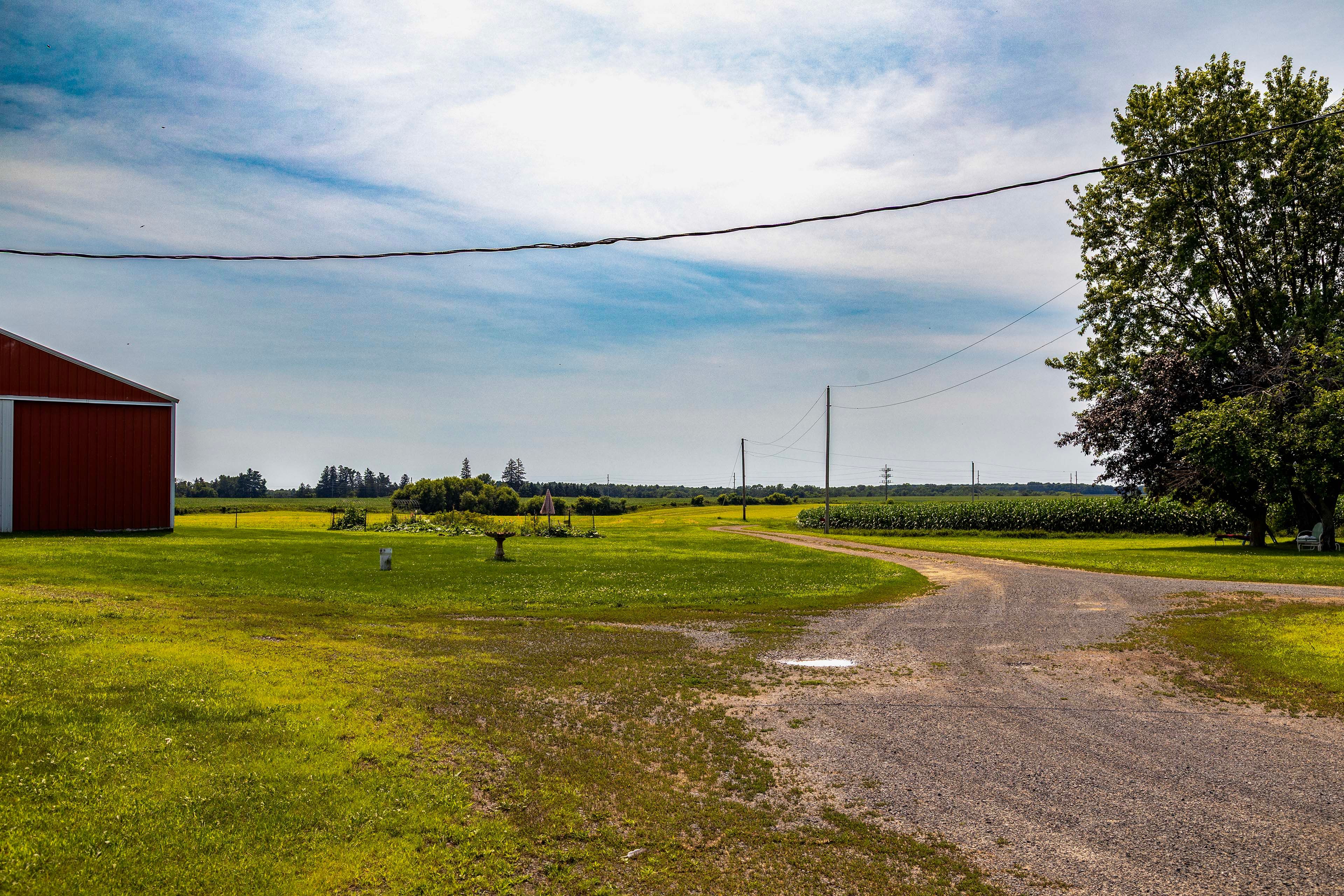 Parking | Driveway (12 Vehicles) | Trailer/RV/ATV Parking Available