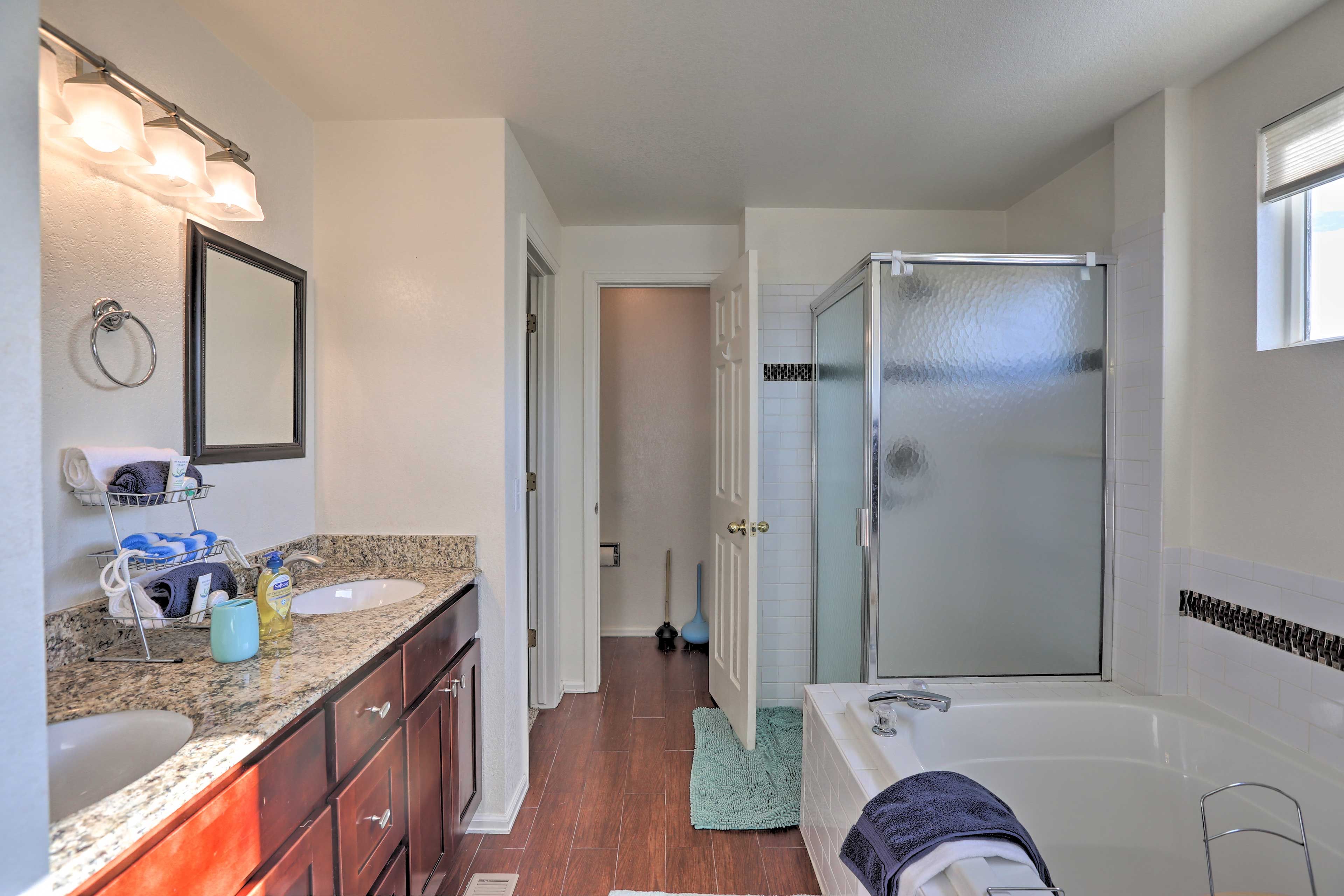 En-Suite Bathroom | Towels Provided | 2nd Floor