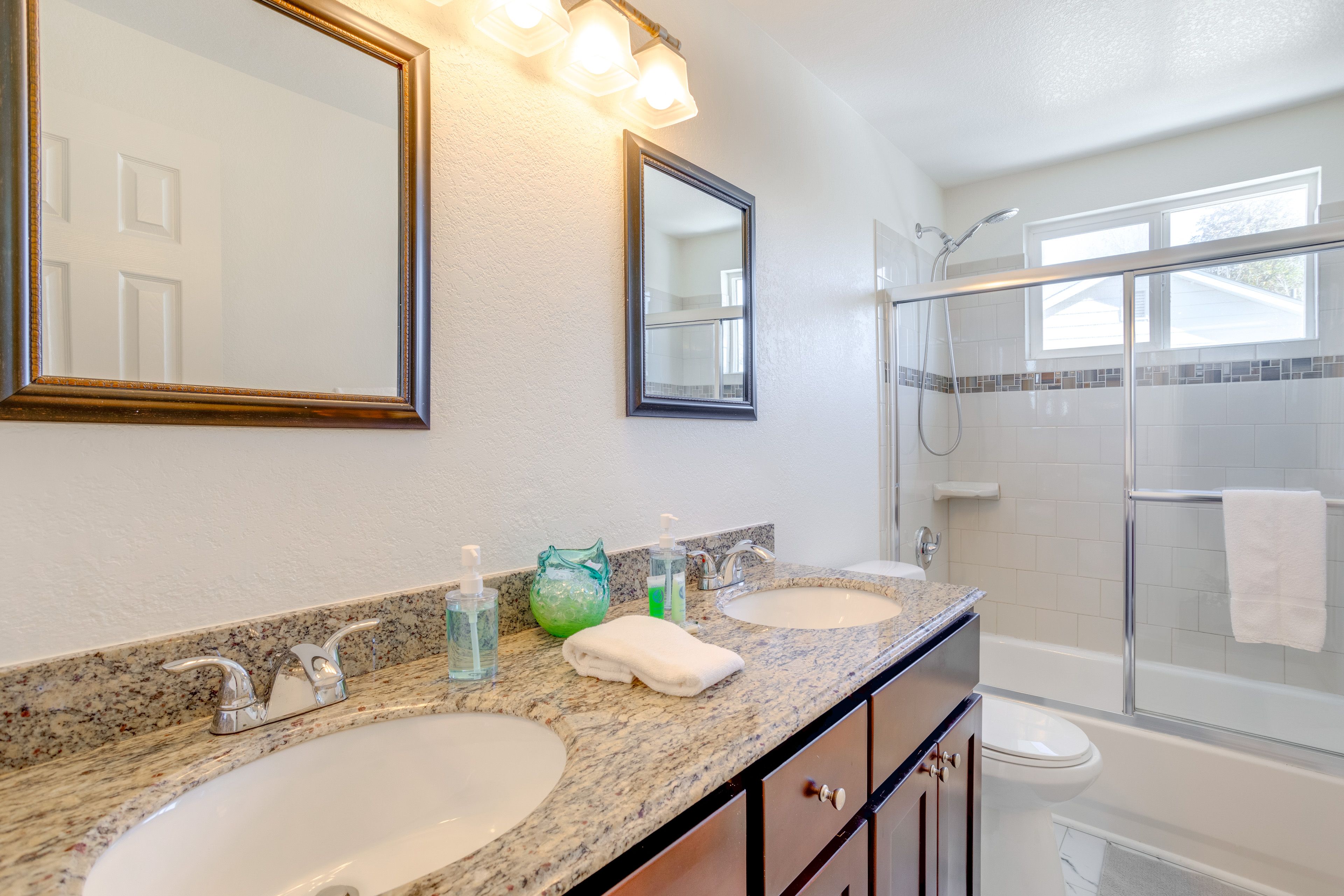Bathroom | 2nd Floor