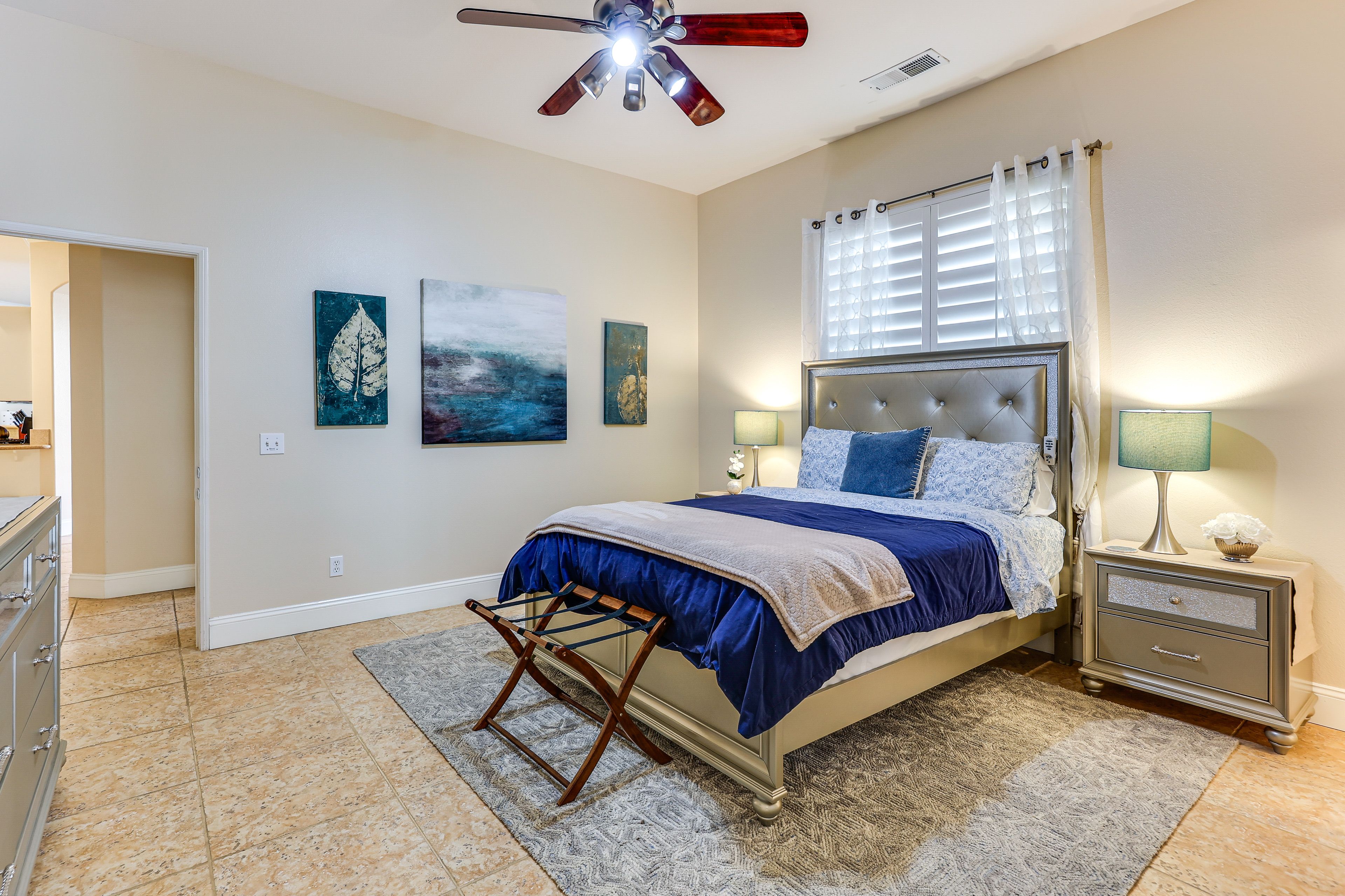 Bedroom 2 | Queen Bed | Smart TV