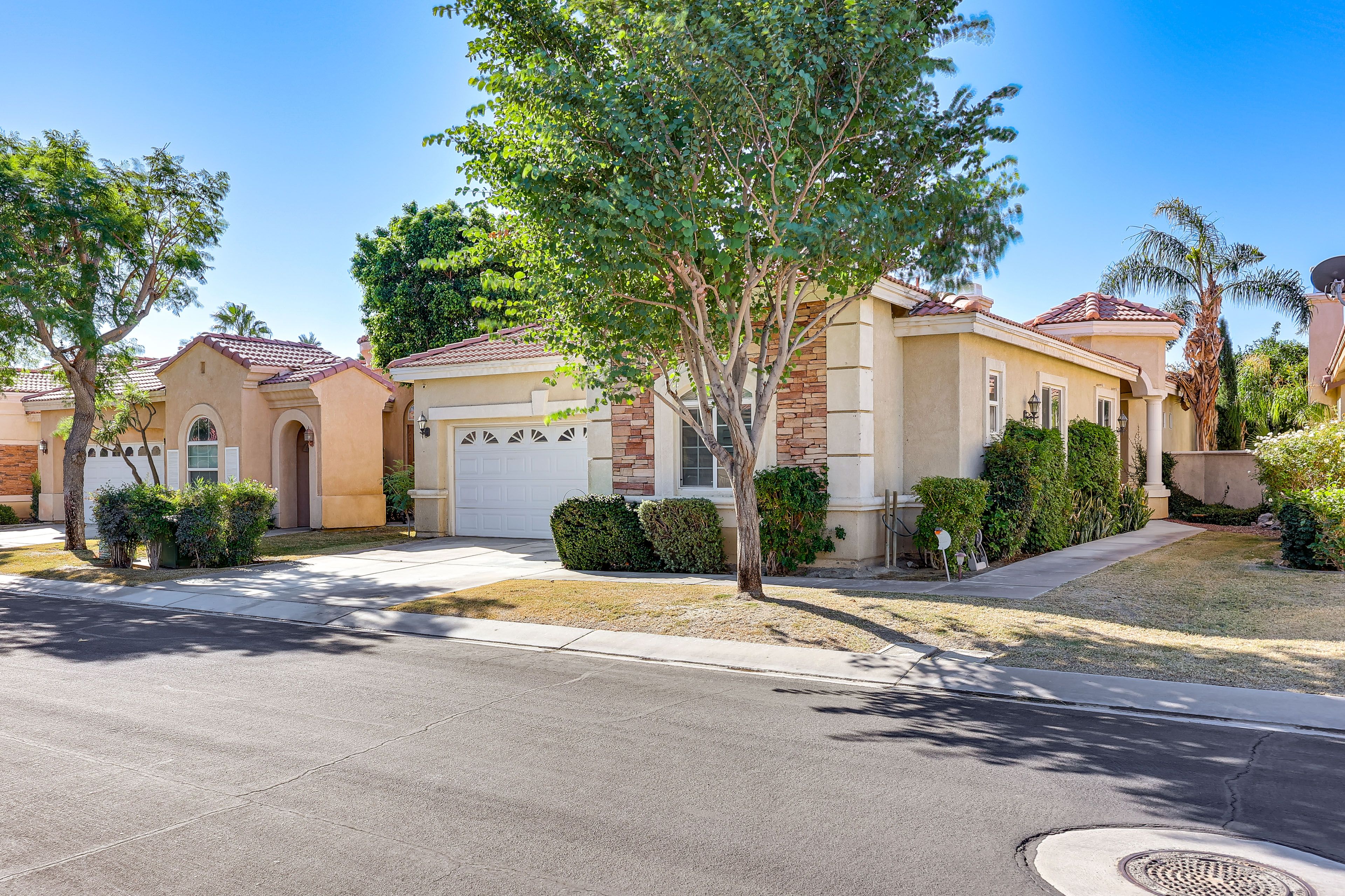 Parking | Driveway (2 Vehicles)