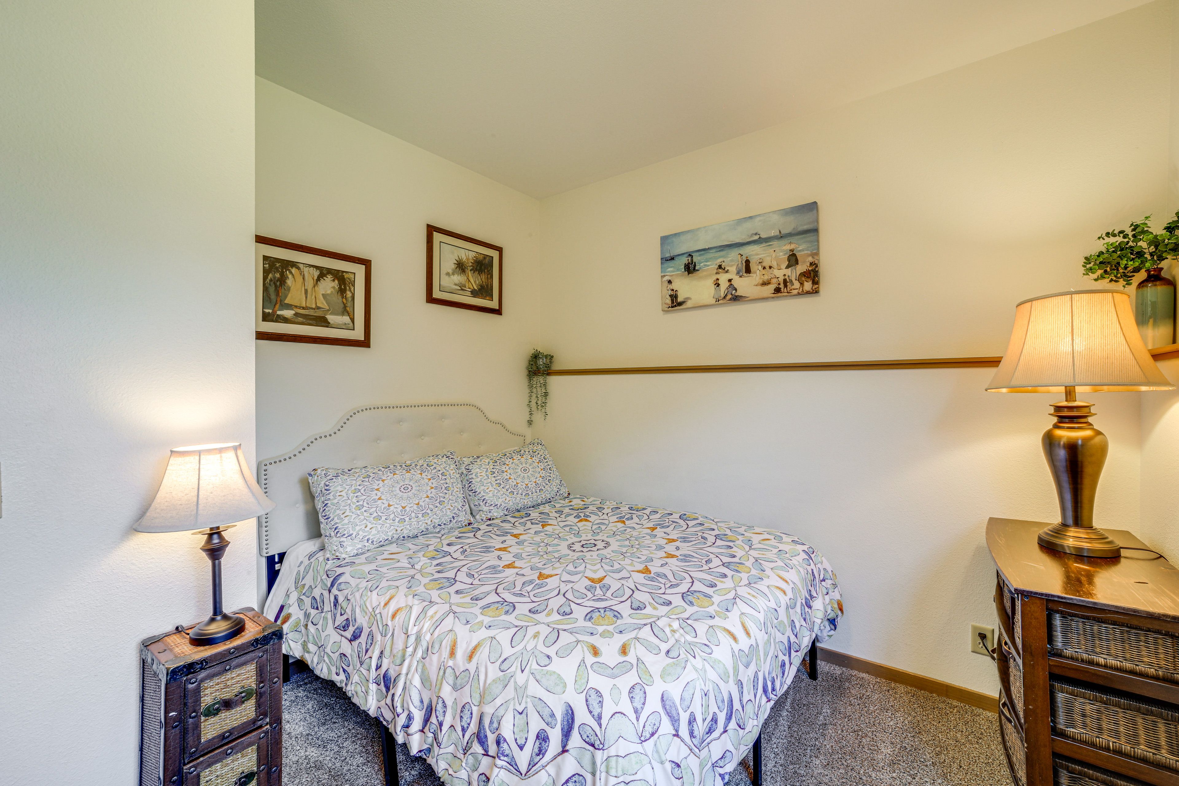 Bedroom 4 | Queen Bed