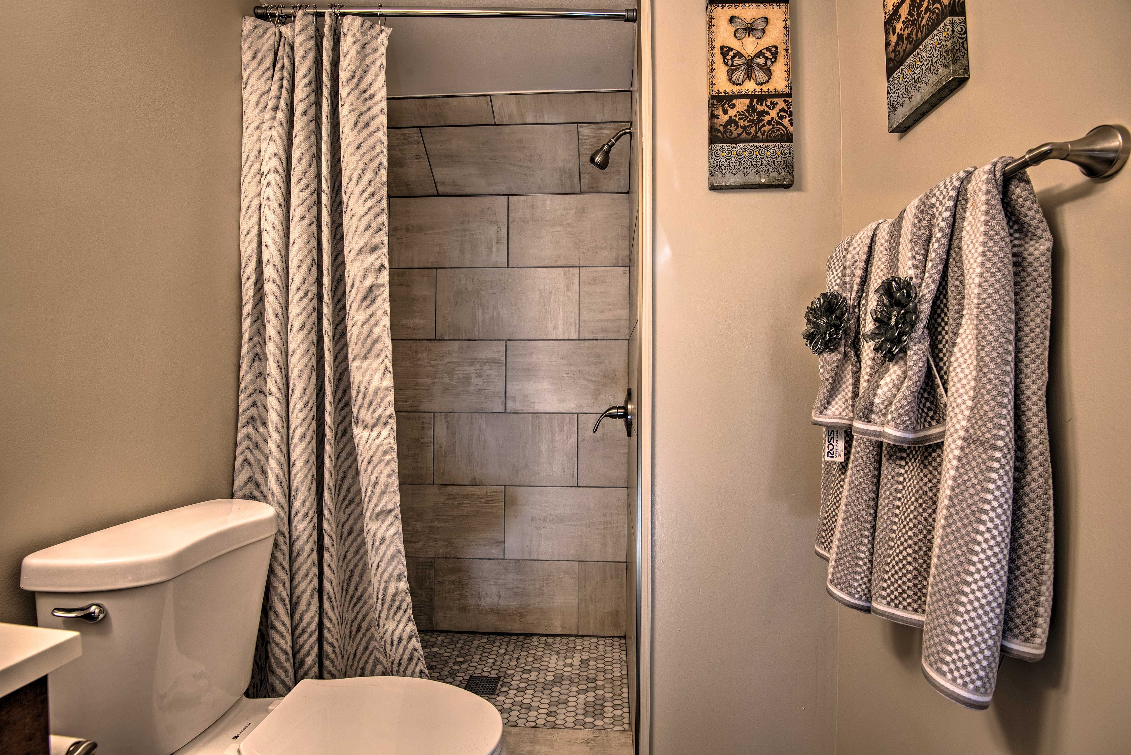This property has 2 bathrooms.