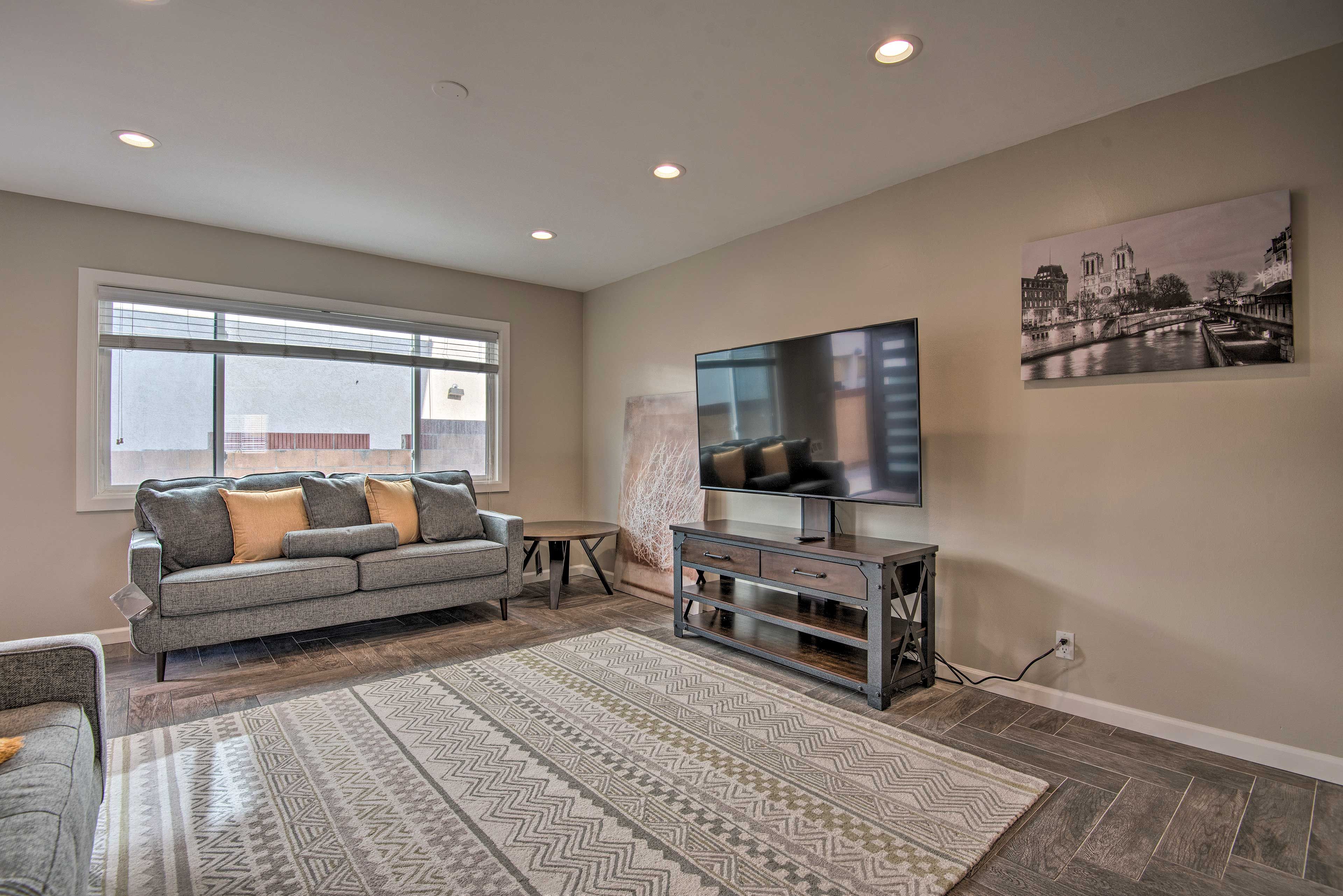 With a large flat-screen Smart TV never miss your favorite shows.