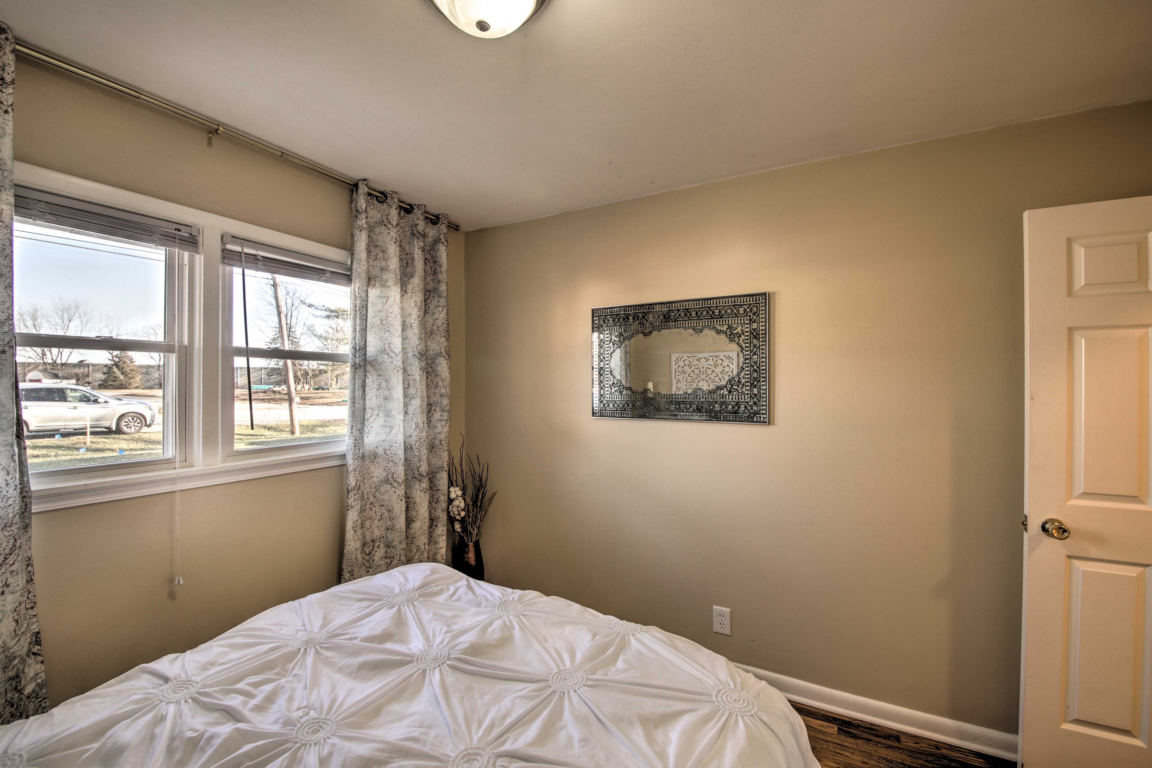 Two bedrooms have queen beds.