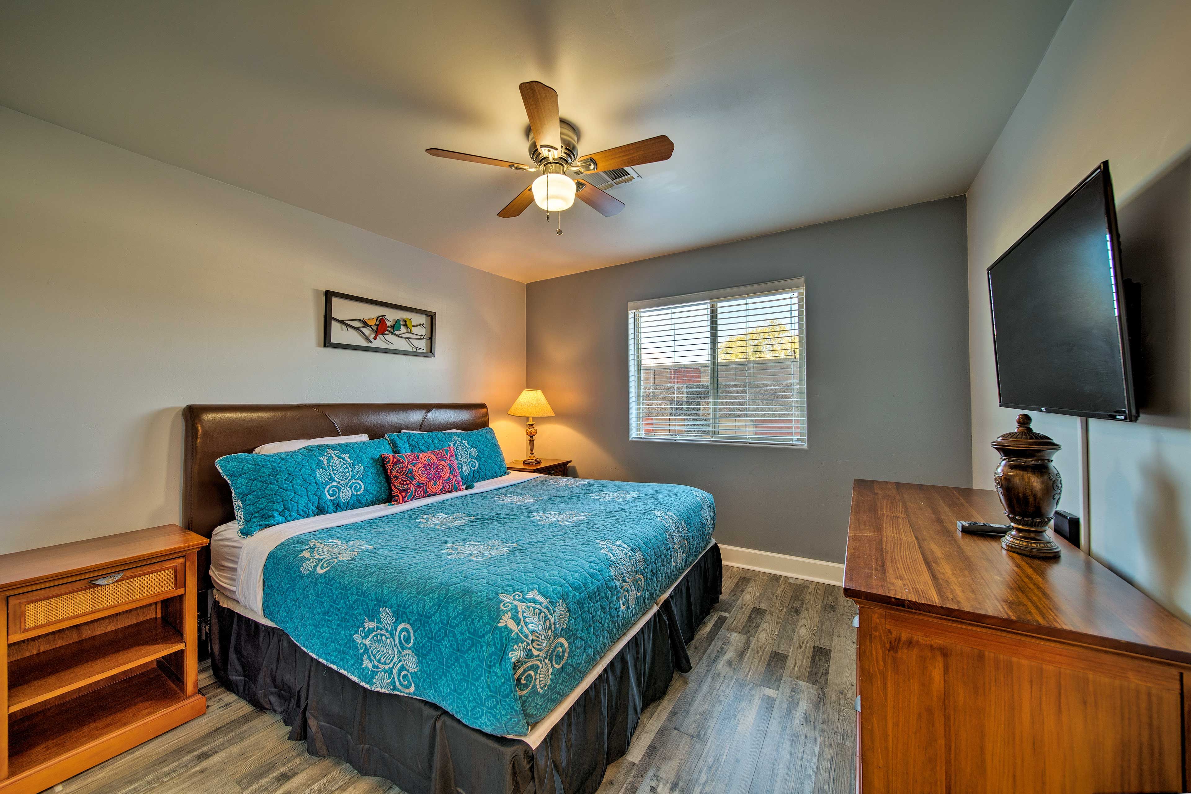 Sleep will come easy in this queen bed.