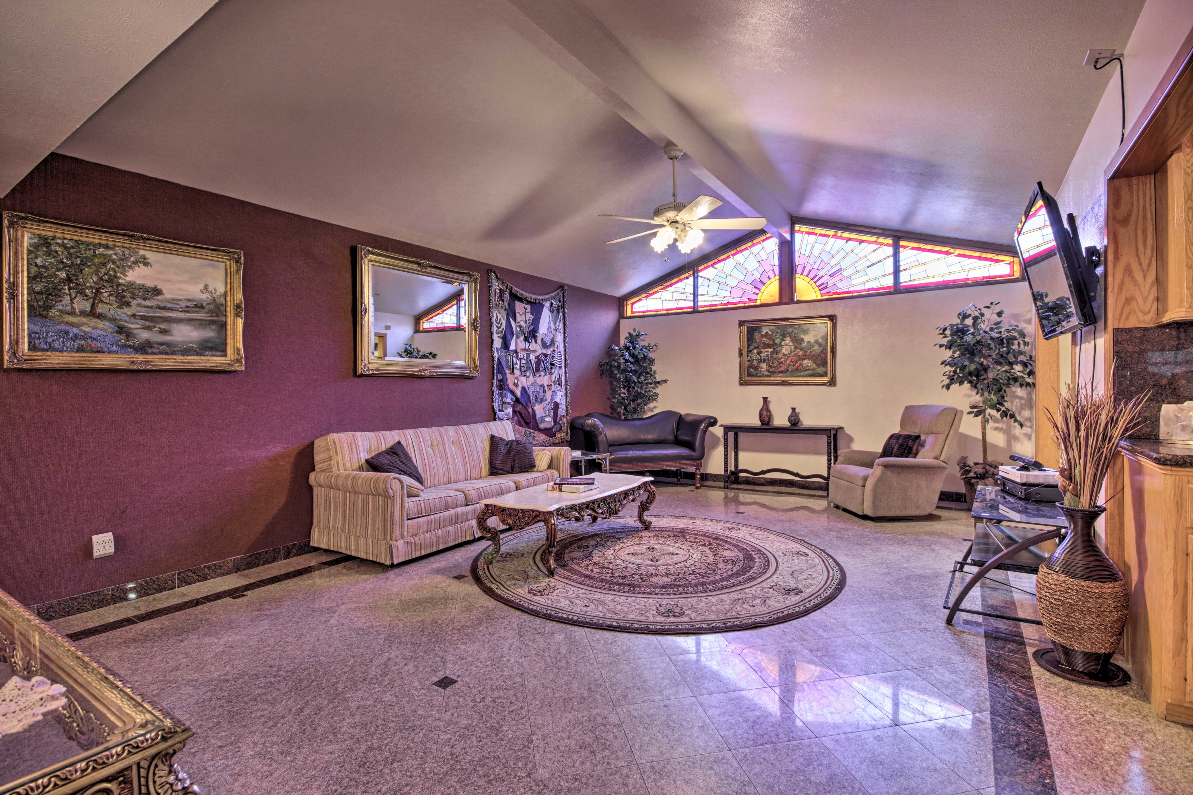 Mingle with friends at this event-friendly Houston home!