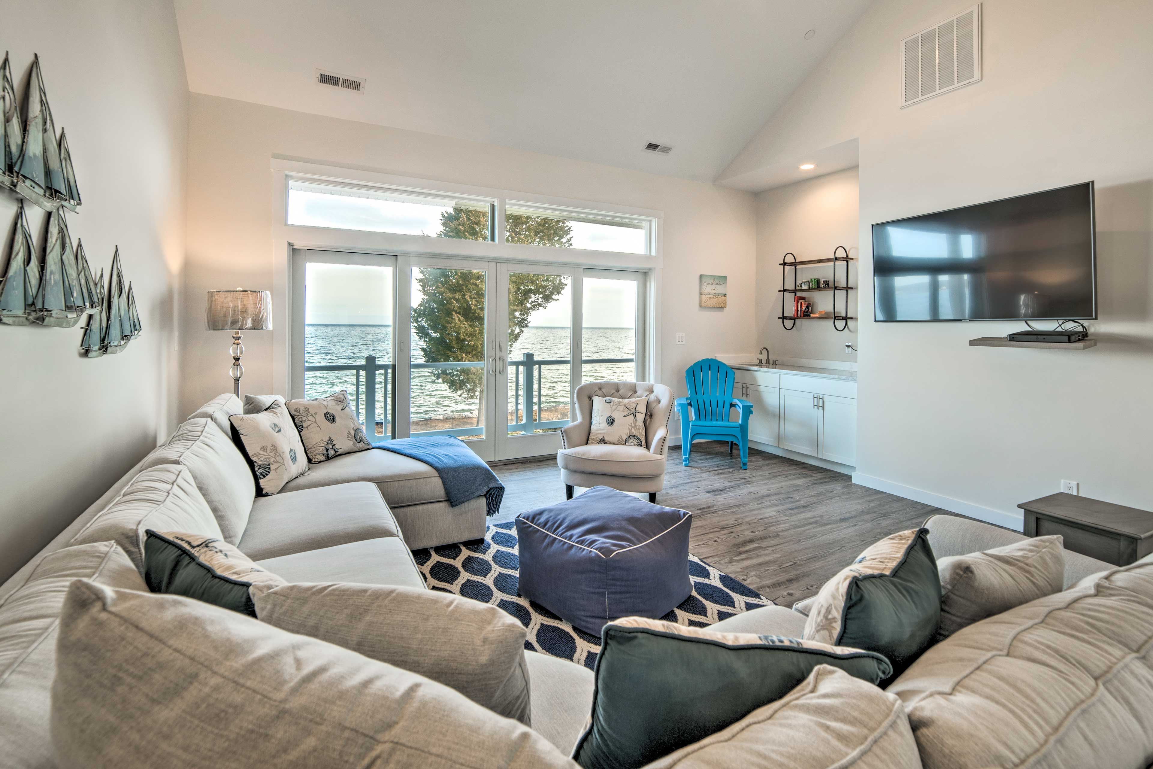 Living Room | 2nd Floor