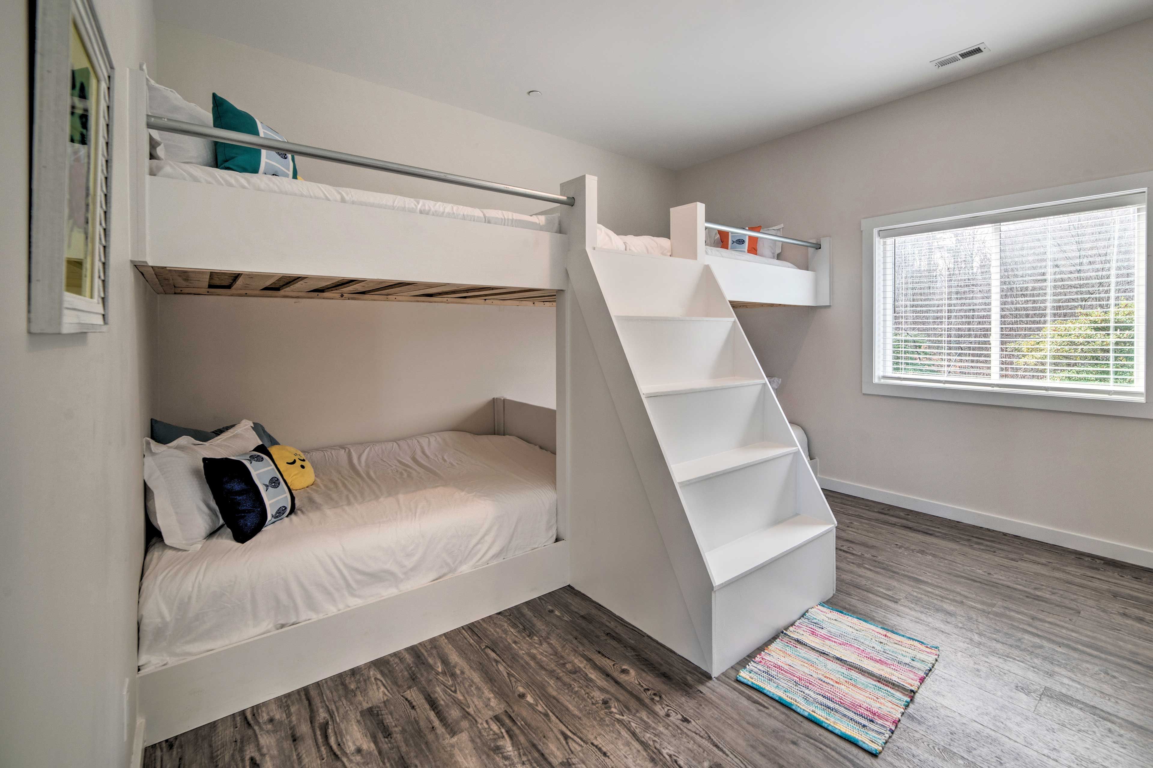 Bedroom 4 | 2 Queen Bunk Beds | 2nd Floor