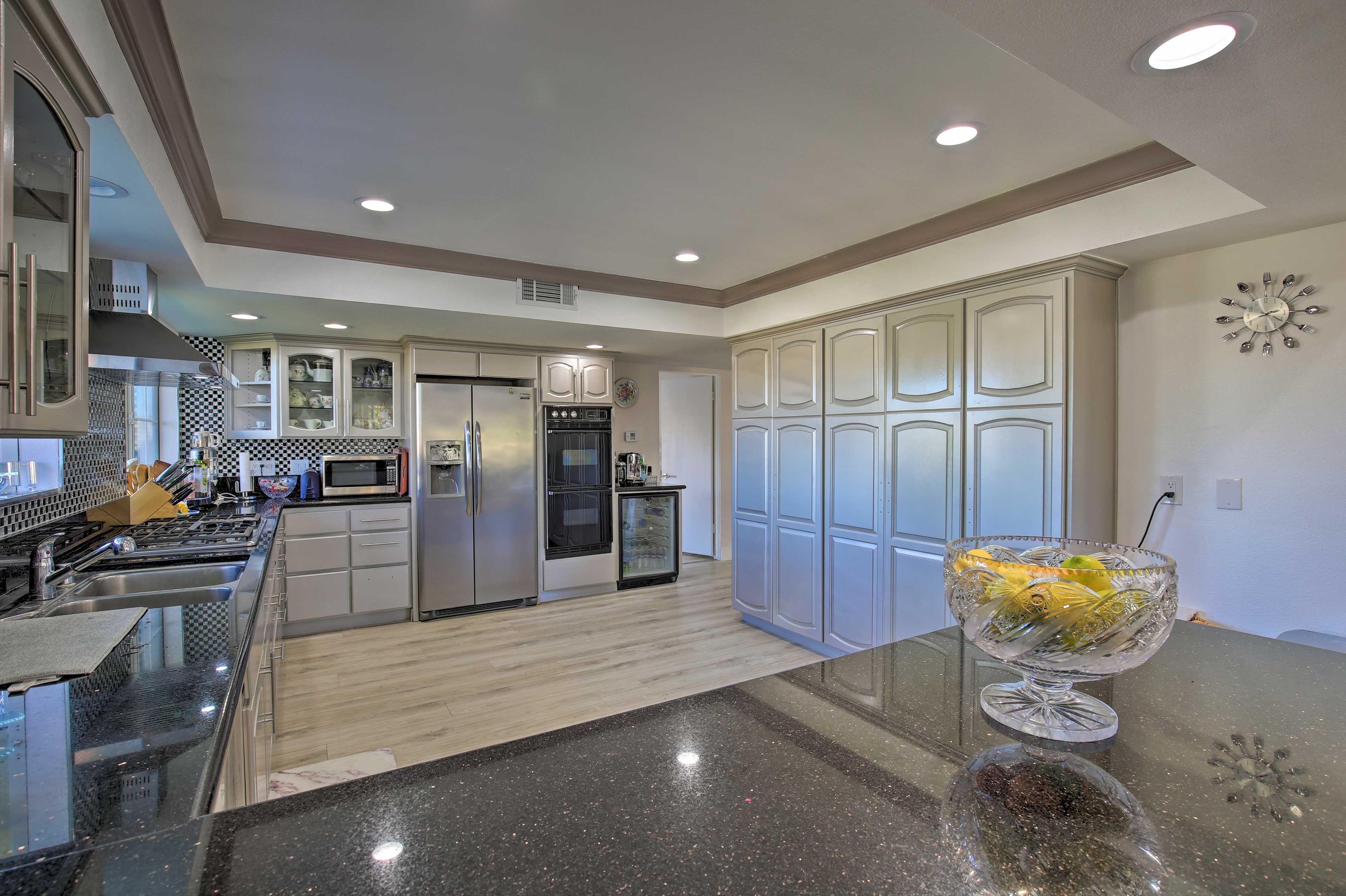 The kitchen comes fully equipped to handle all of your culinary desires.