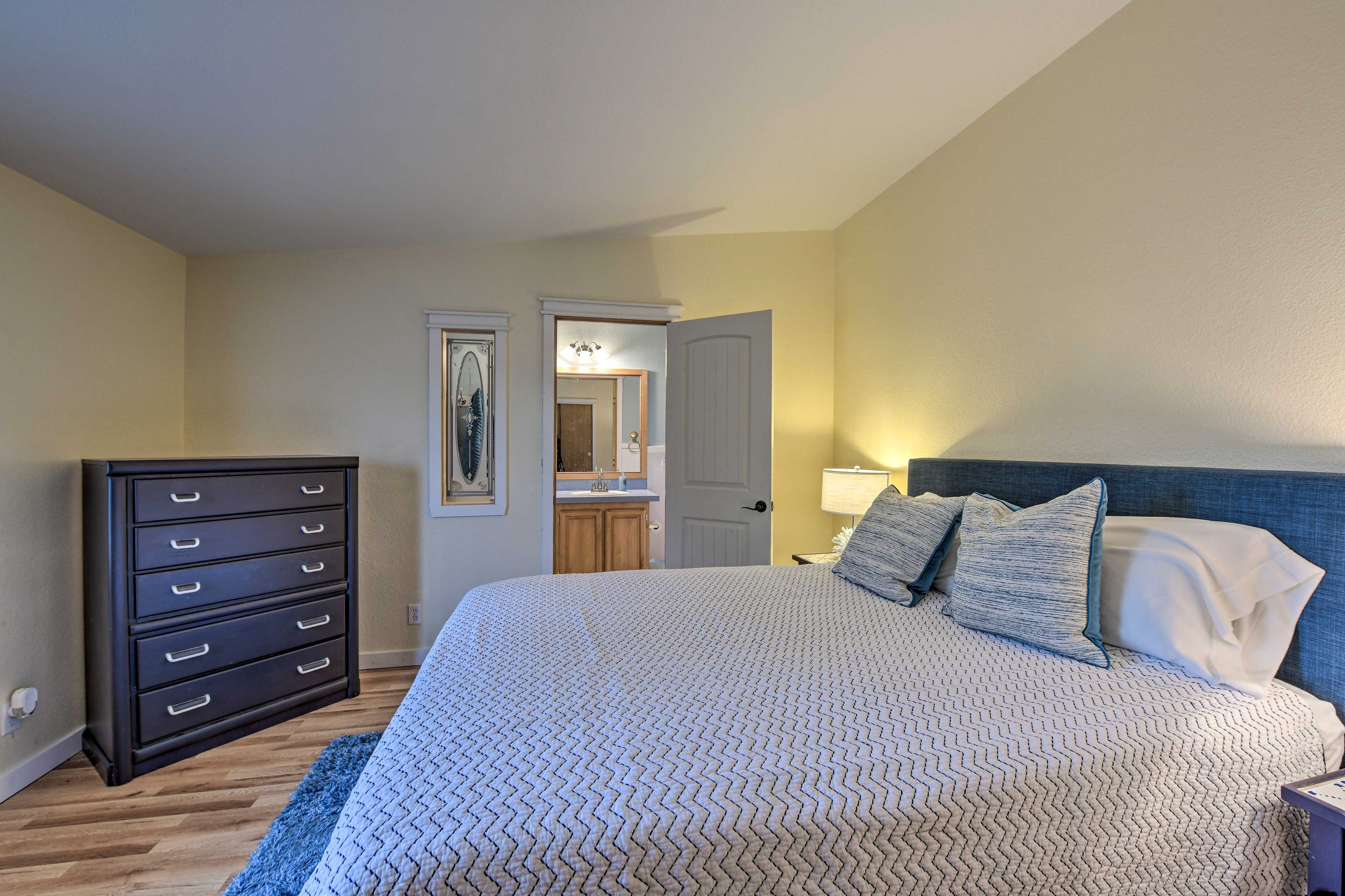 Bedroom 1 | Queen Bed | Linens Provided
