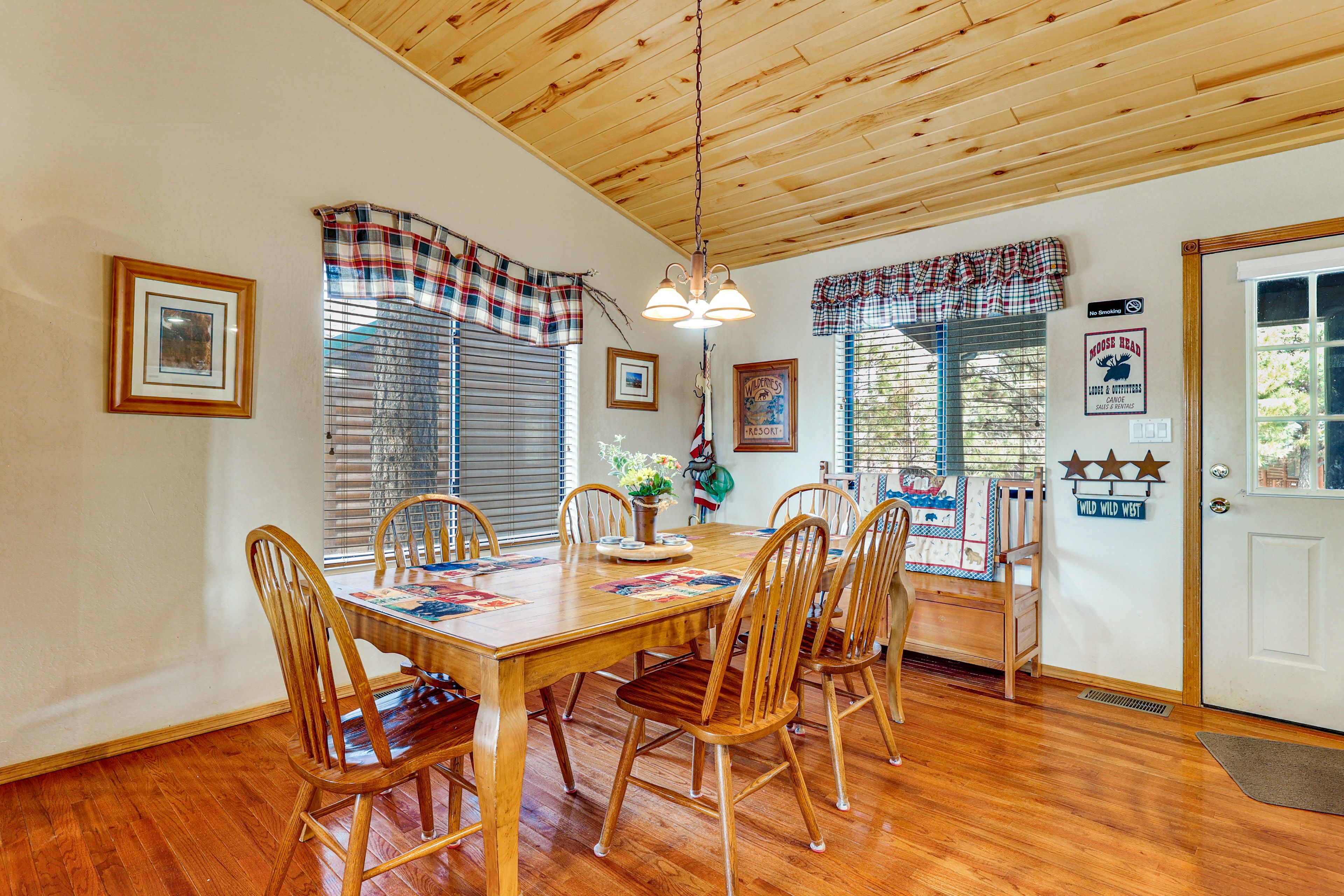 Dining Table | Dishware & Flatware Provided