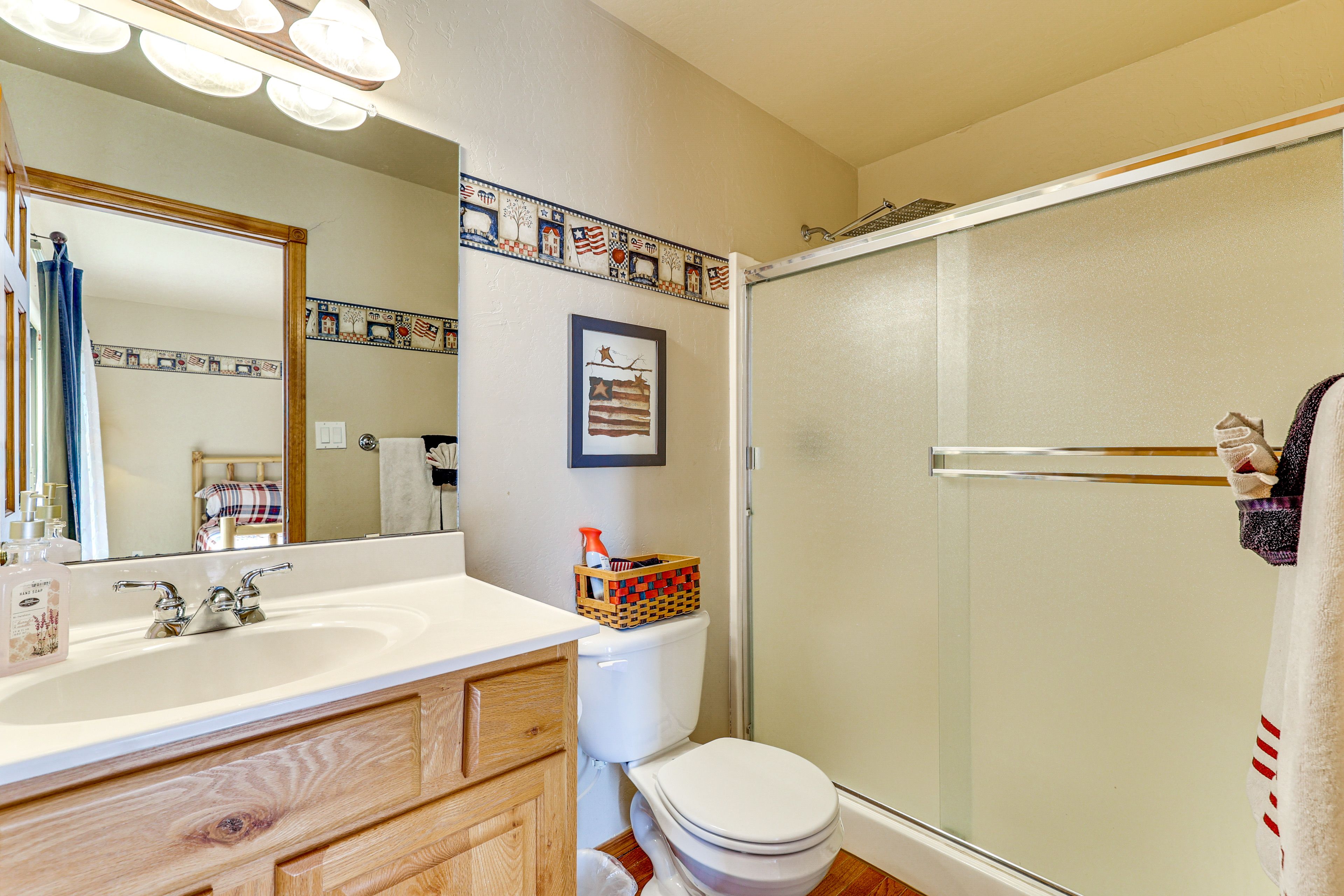 Full Bathroom | Complimentary Toiletries