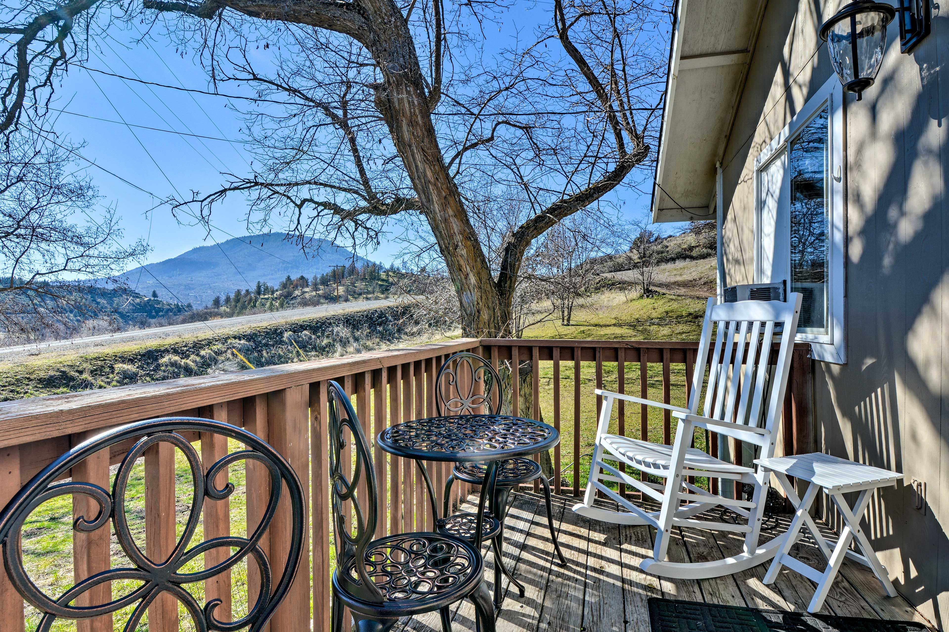 Hornbrook Vacation Rental | 3BR | 1BA | 1,122 Sq Ft | 1 Step Required