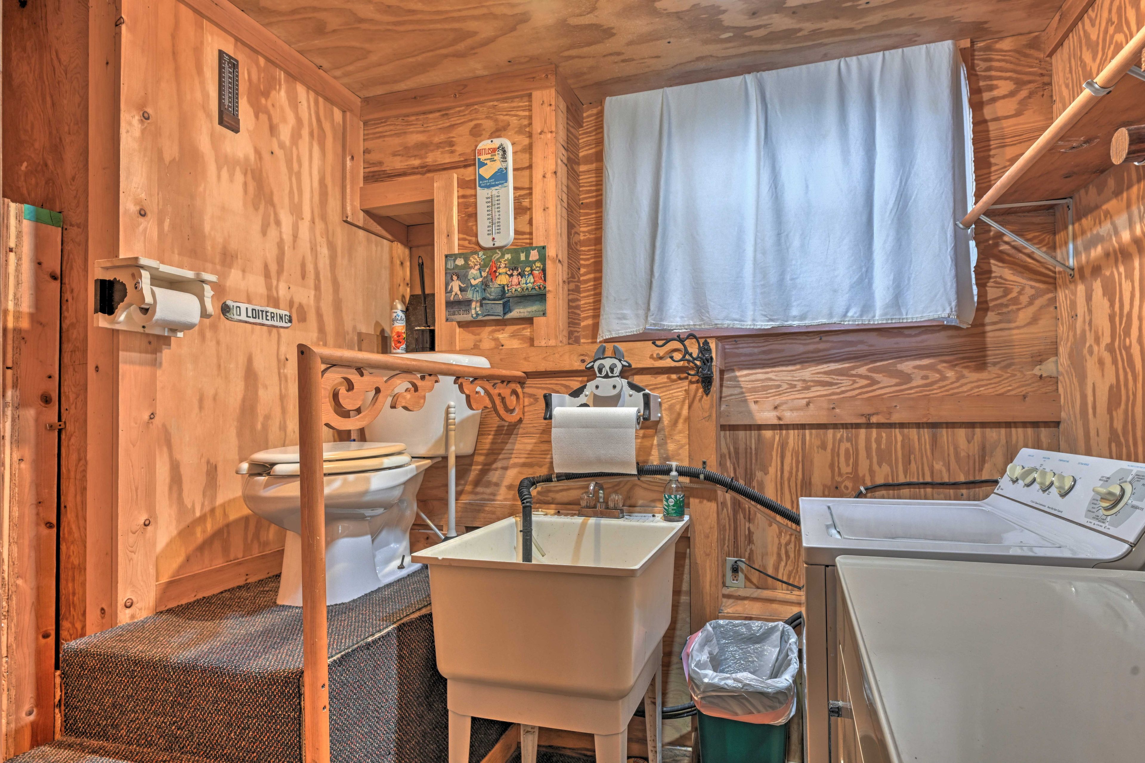 Half Bathroom | In-Home Laundry Machines