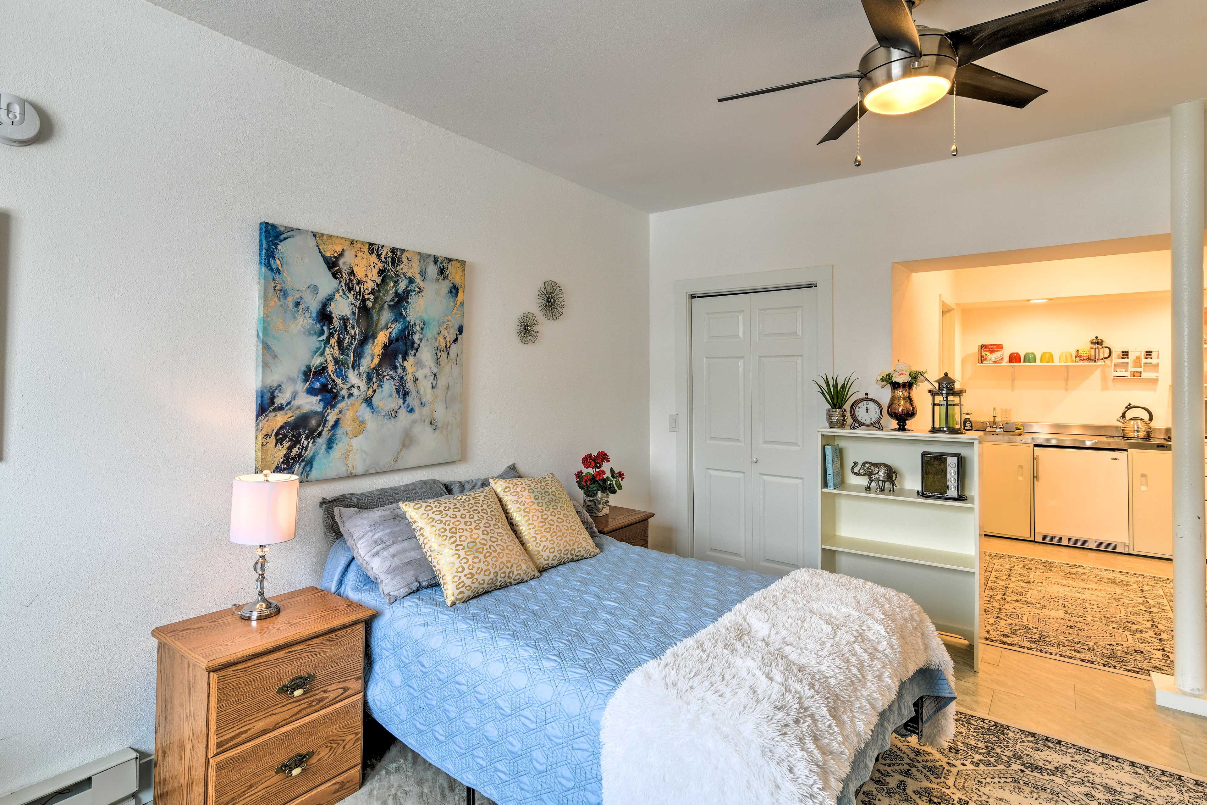 Store your belongings in the nightstands.