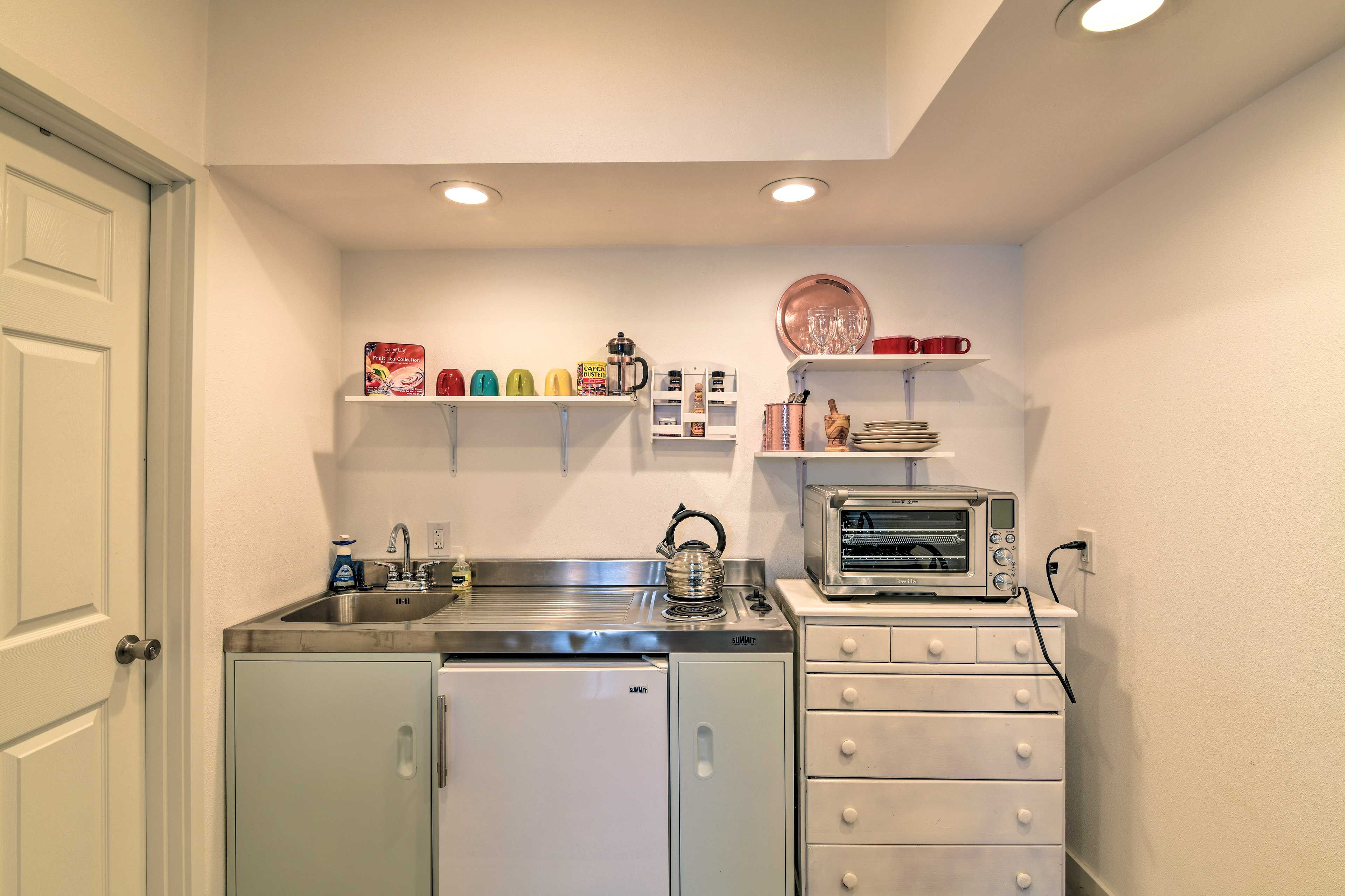 With a stove-top & toaster oven, you can whip up meals with ease!