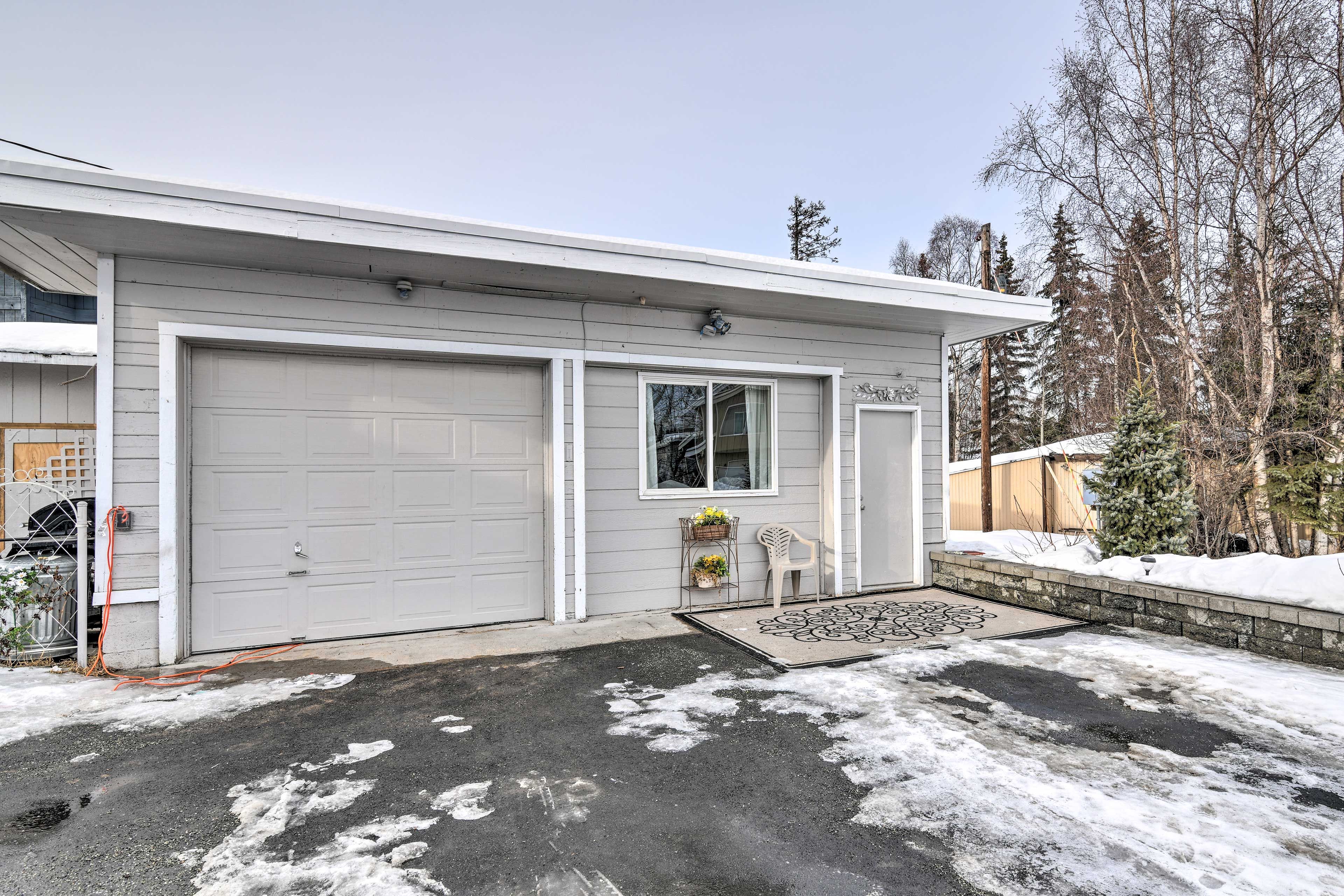 The ground-level unit is a short drive from the airport & downtown.