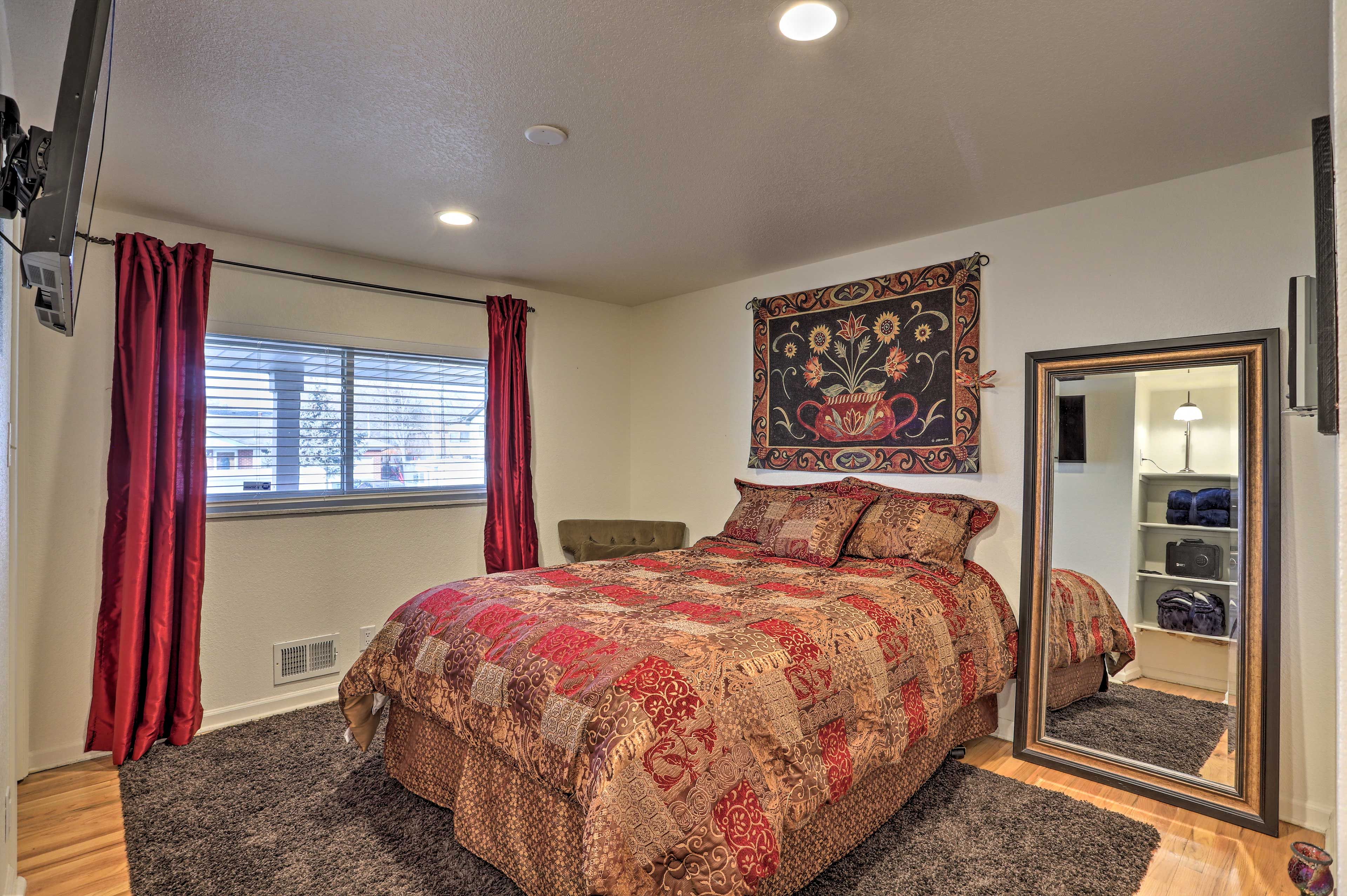 Bedroom 1 | King Bed | Linens Provided | Upper Level