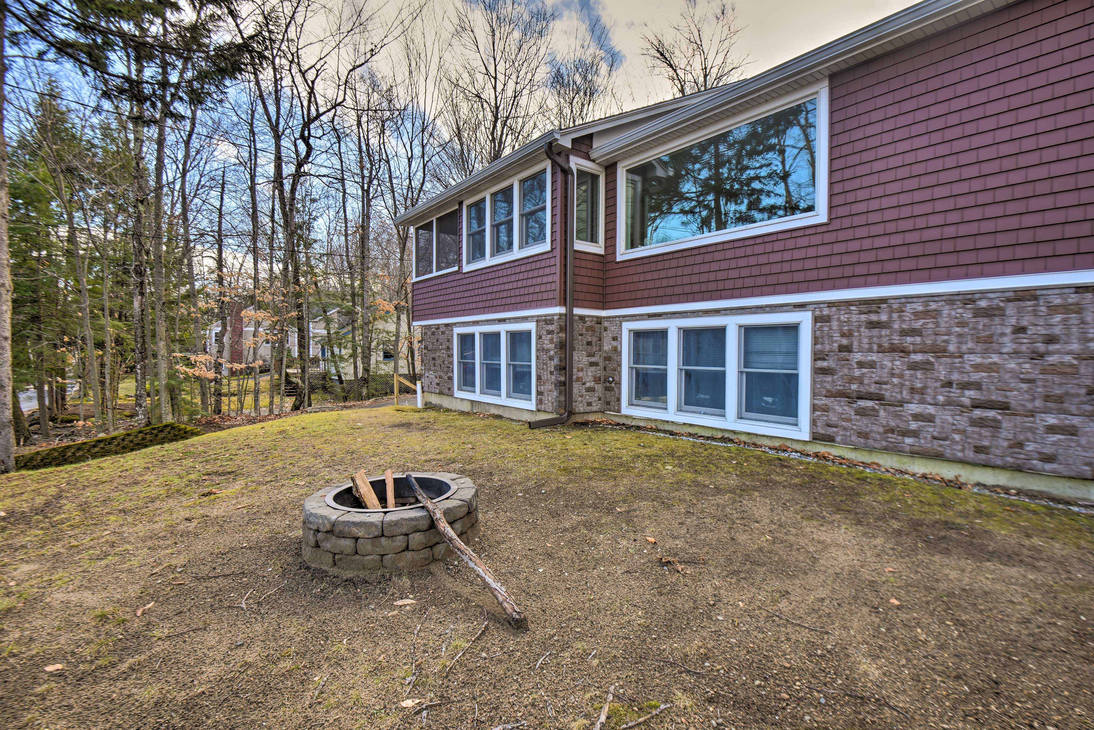 Private Yard | Fire Pit | Gas Grill