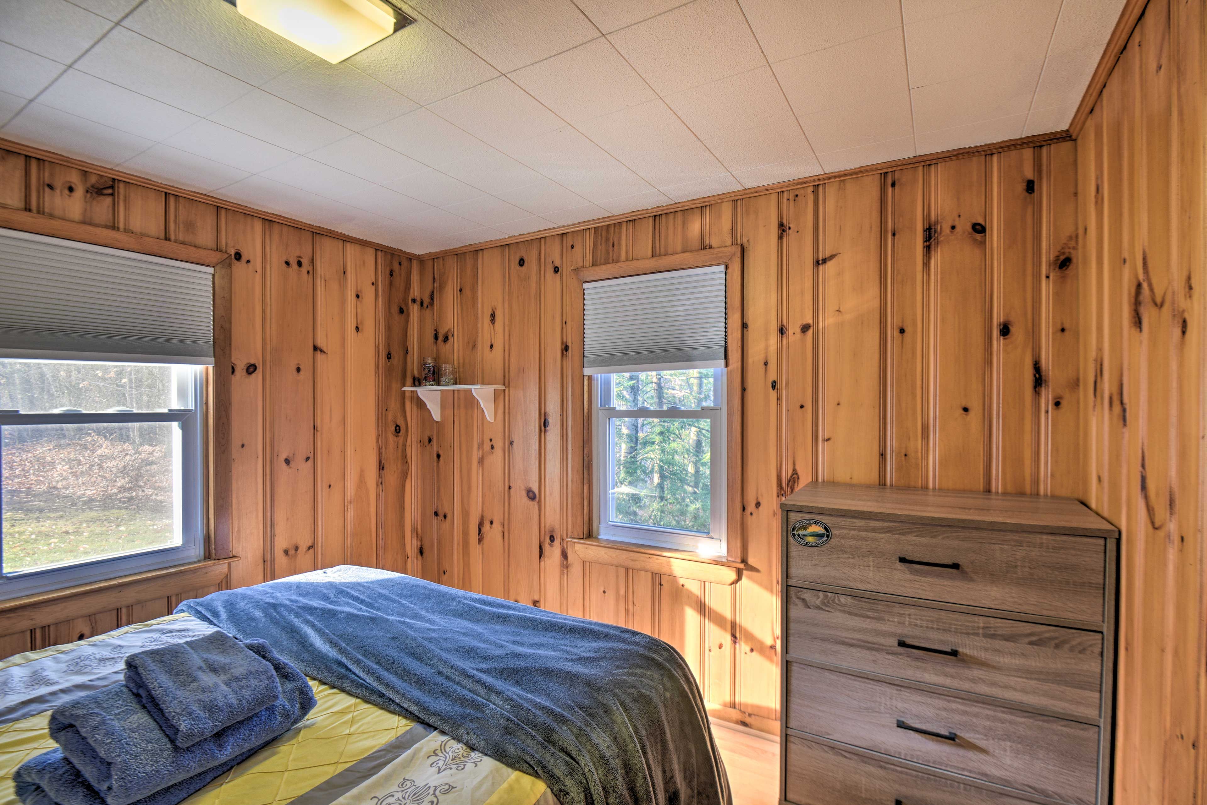Bedroom 2 | Queen Bed
