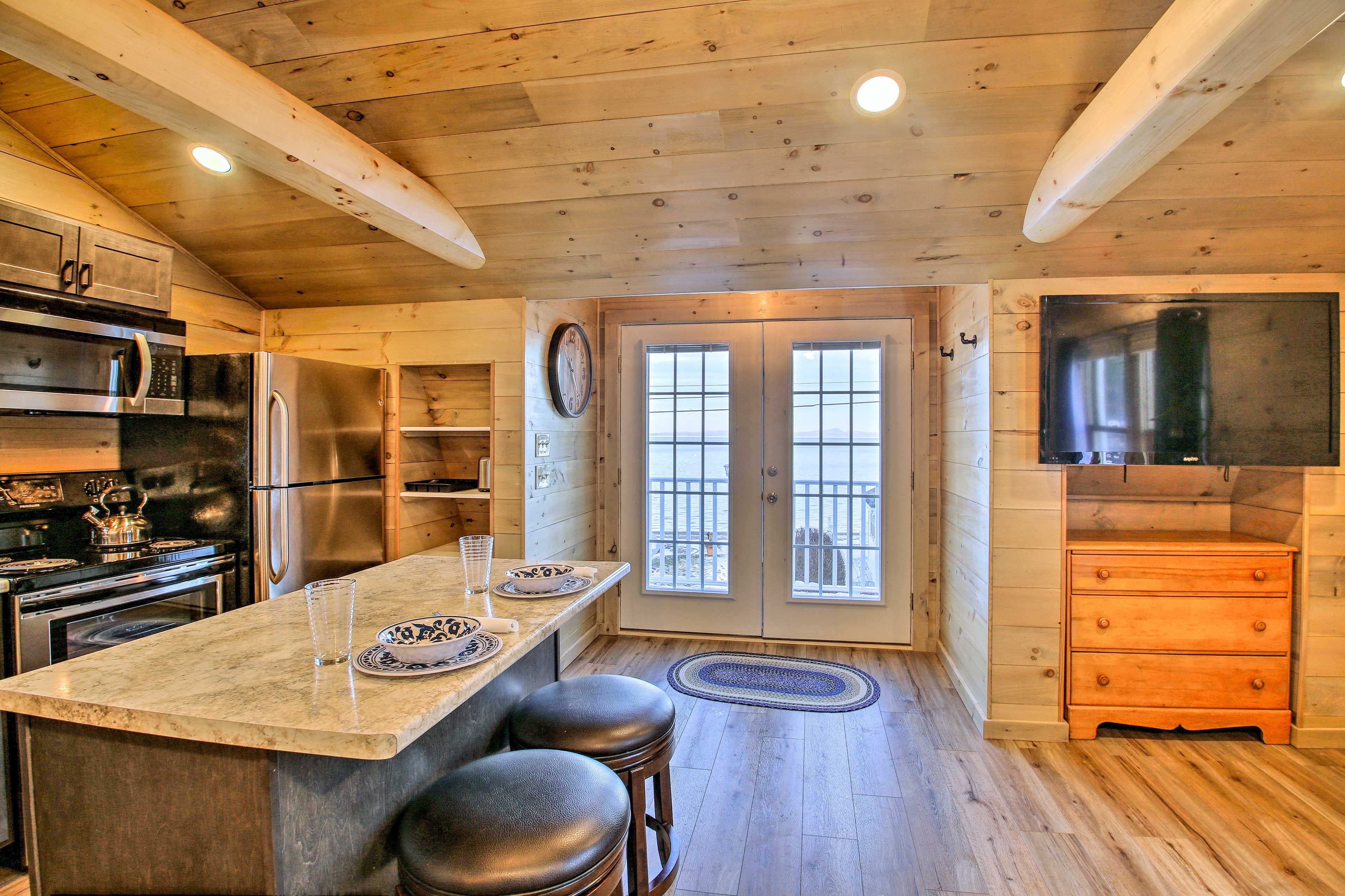 Kitchen | Coffee Maker | Toaster | Knife Set | Free WiFi
