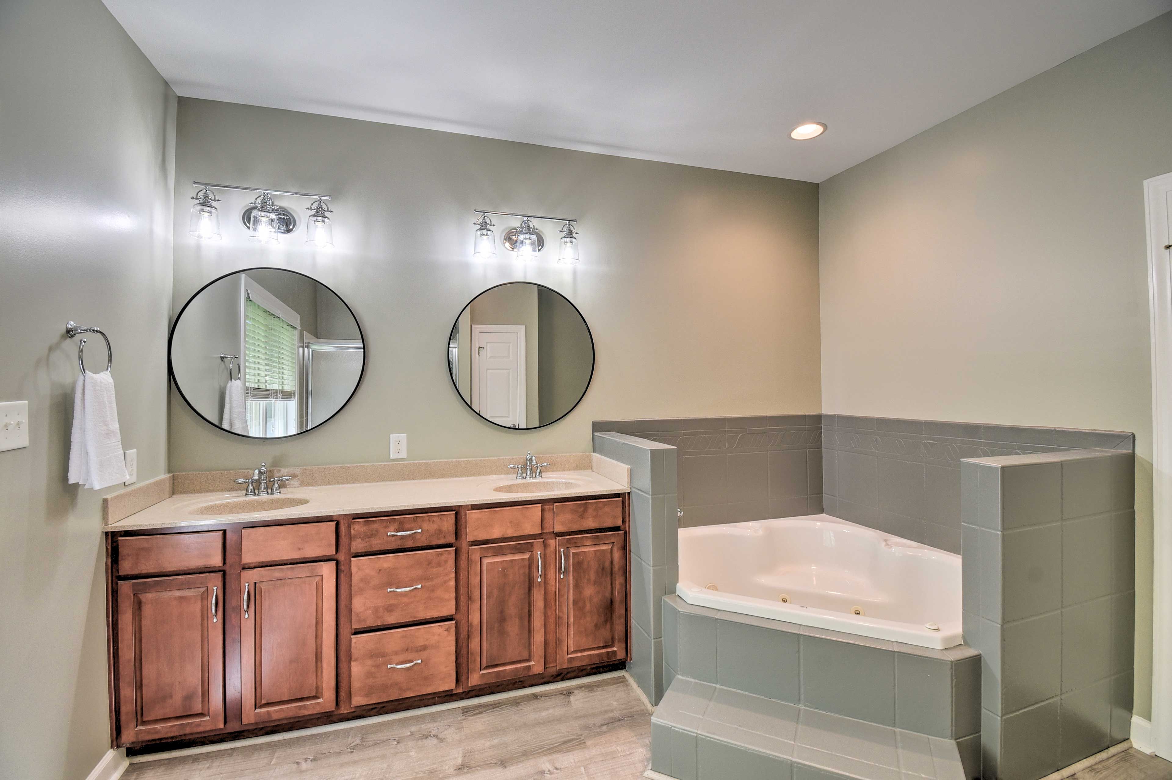 Go for a soak in the tub after a long day on the lake.