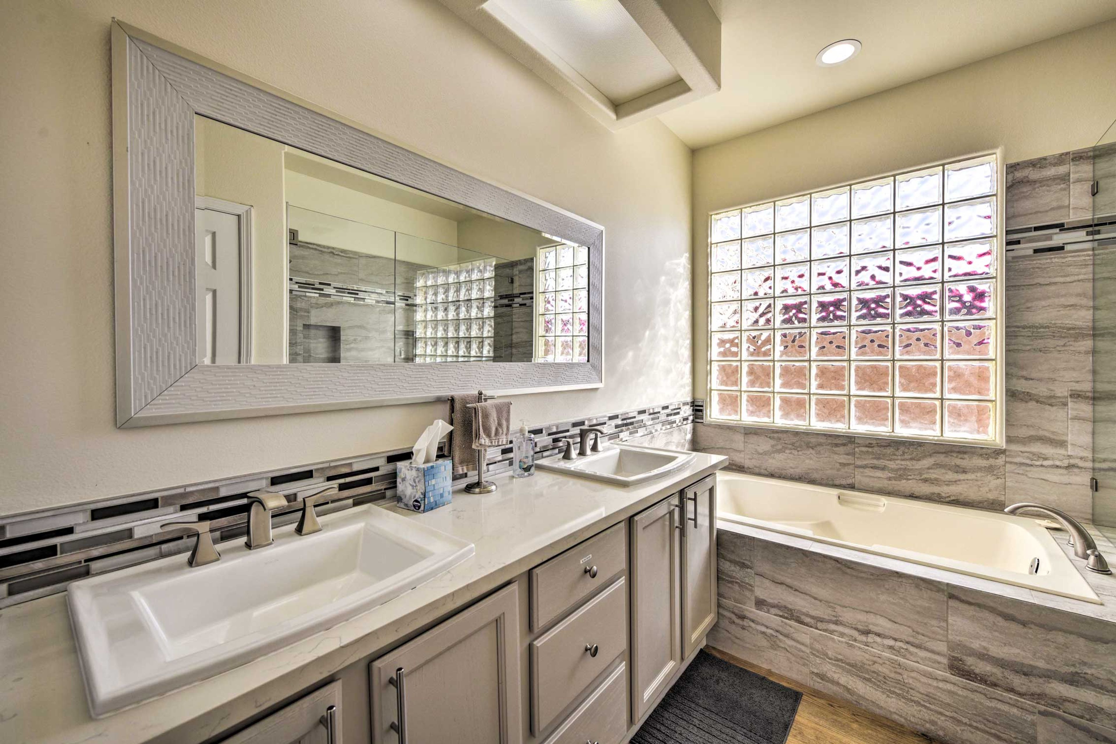 En-Suite Bathroom | Towels Provided