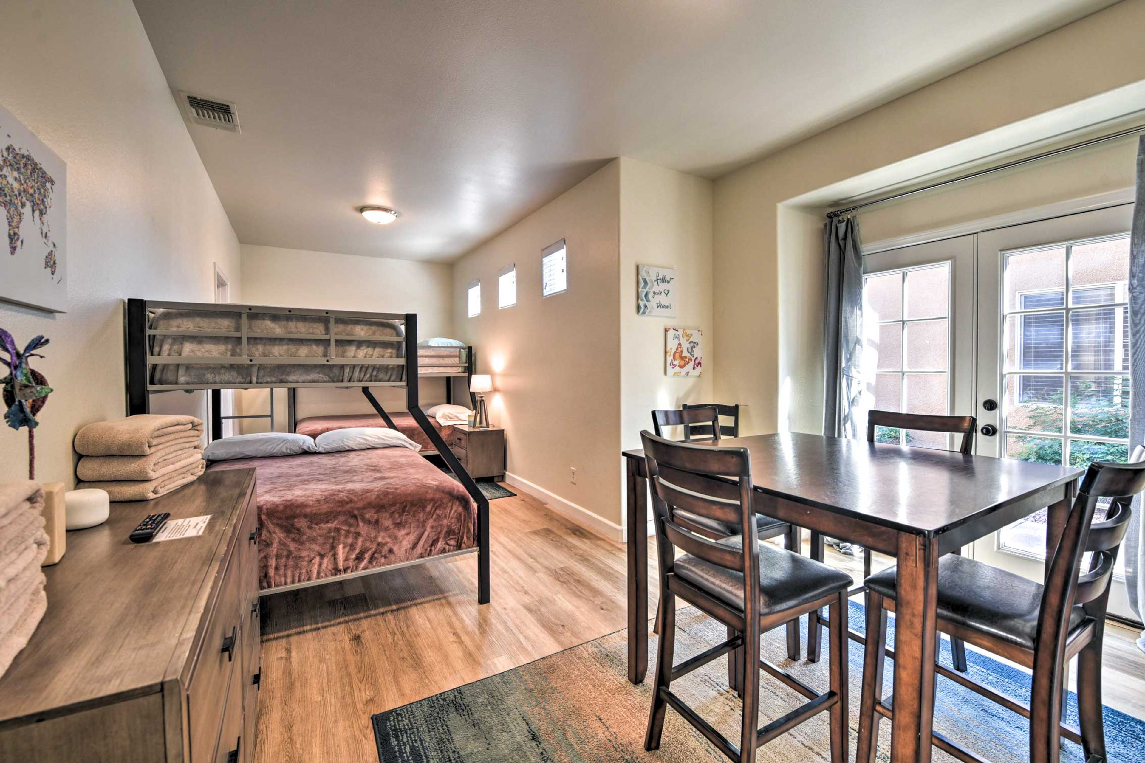 Bedroom 4 (Bunkroom) | 2 Twin/Full Bunk Beds