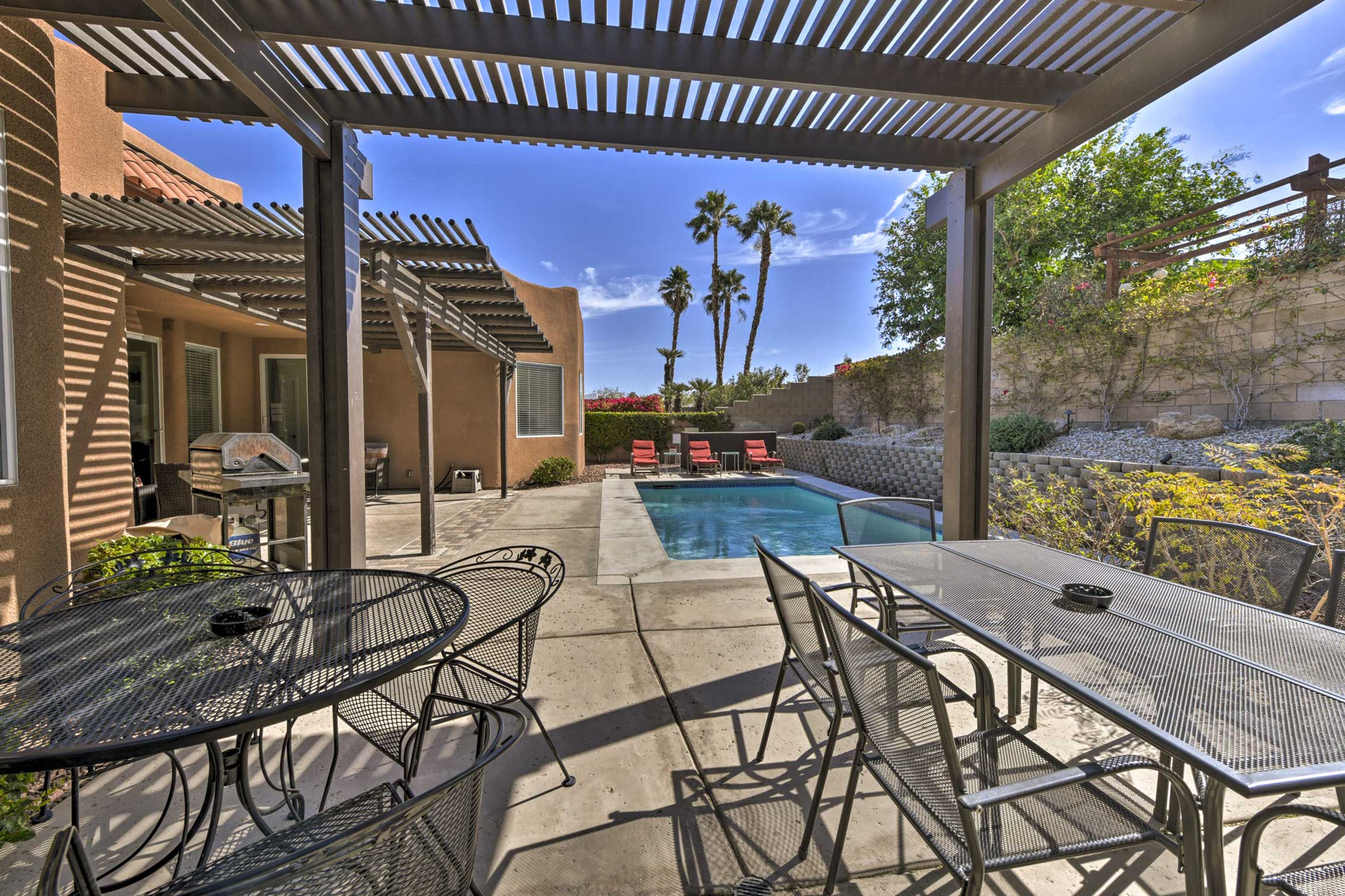 Outdoor Dining Area | Gas Grill