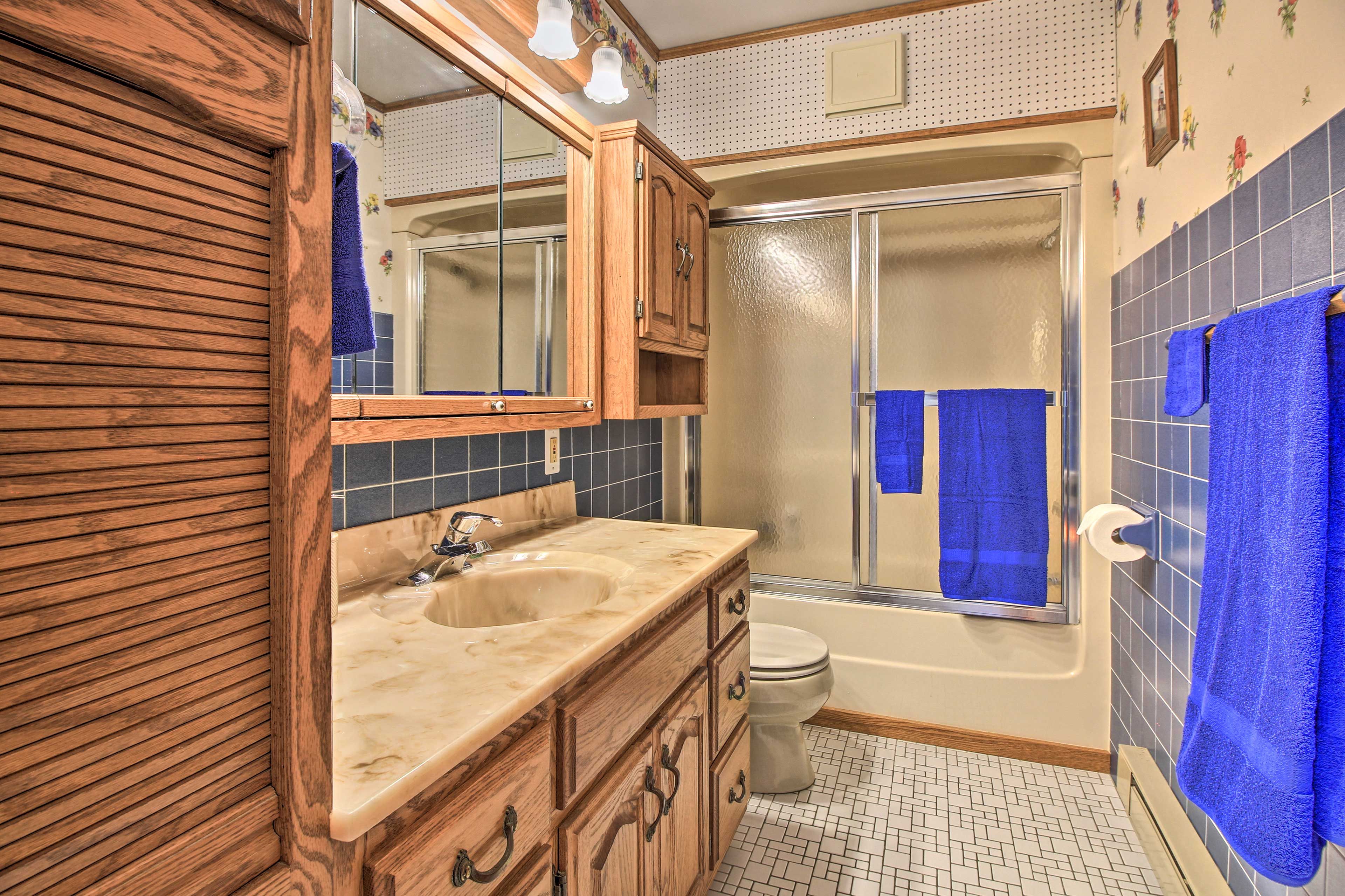 Full Bathroom | Linens & Towels