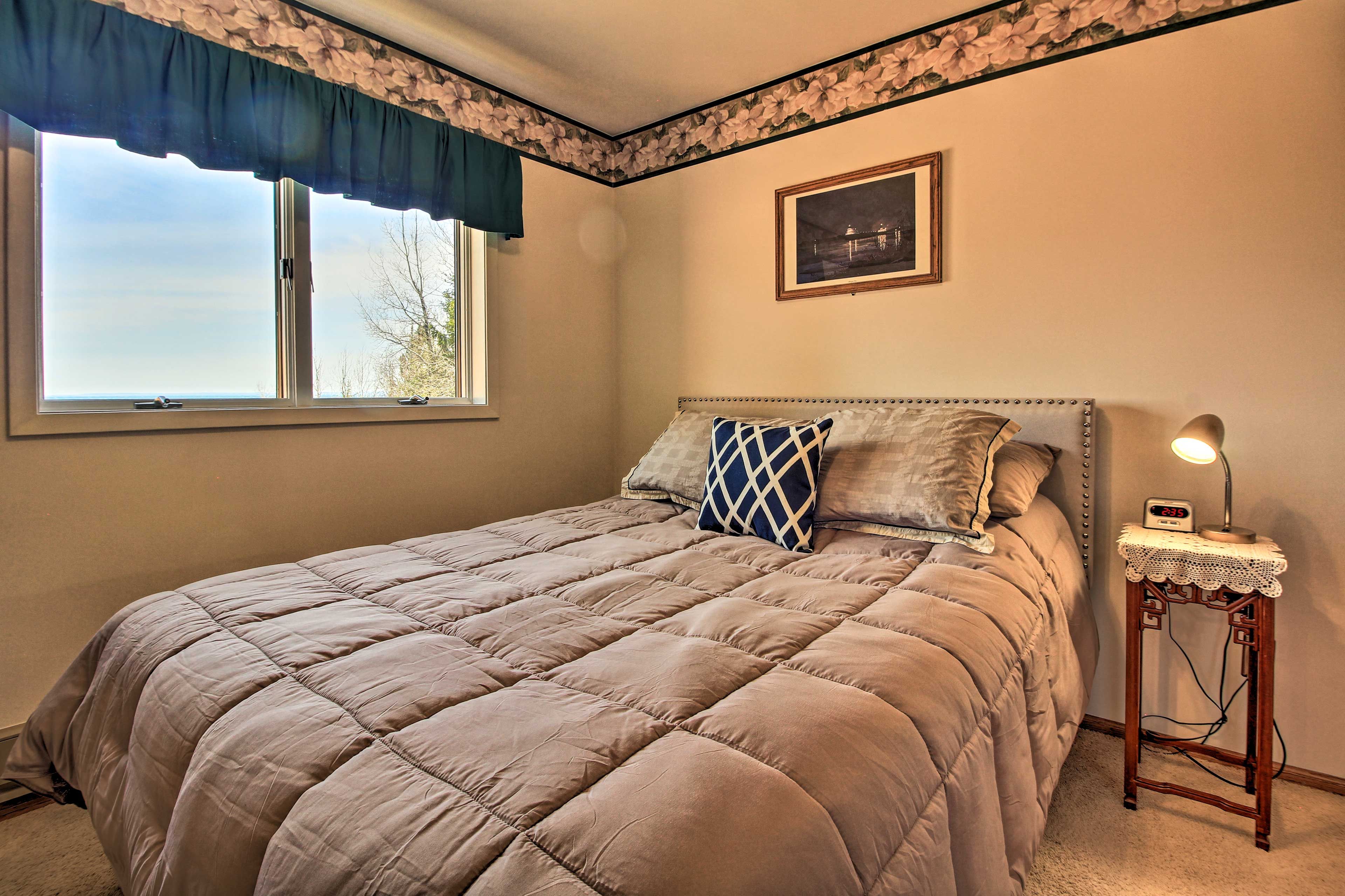Bedroom 2 | Queen Bed