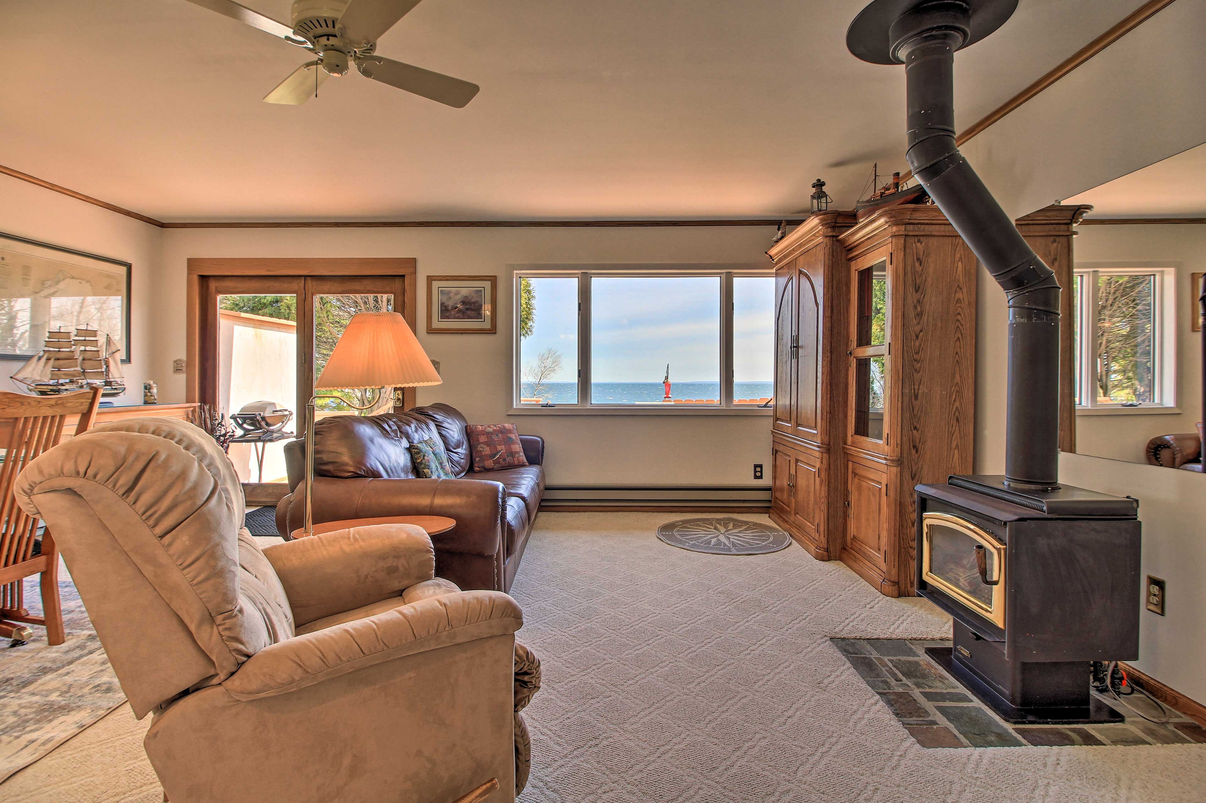 Living Room | Single-Story Home | Free WiFi | Gas Fireplace