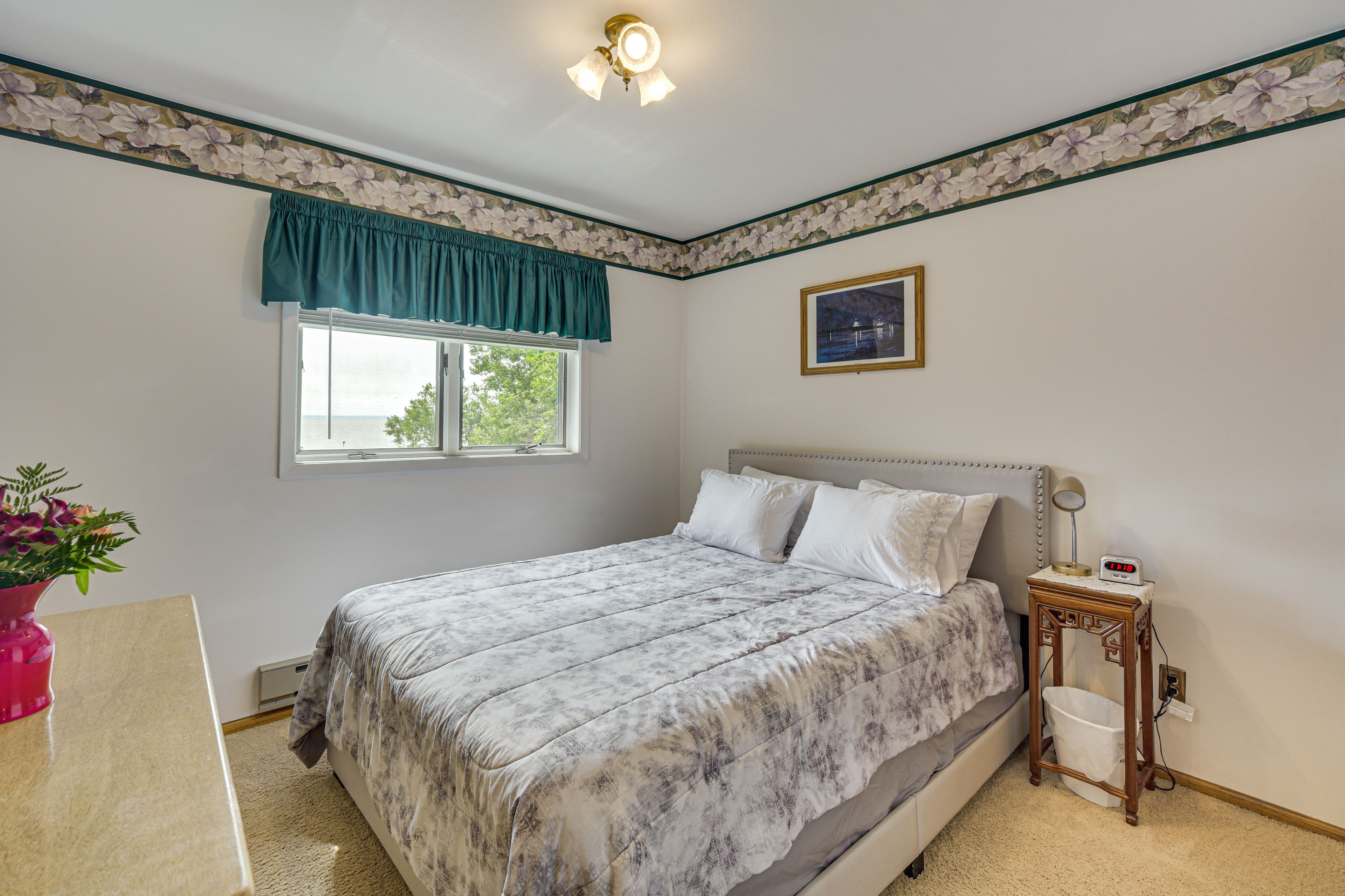 Bedroom 2 | Queen Bed